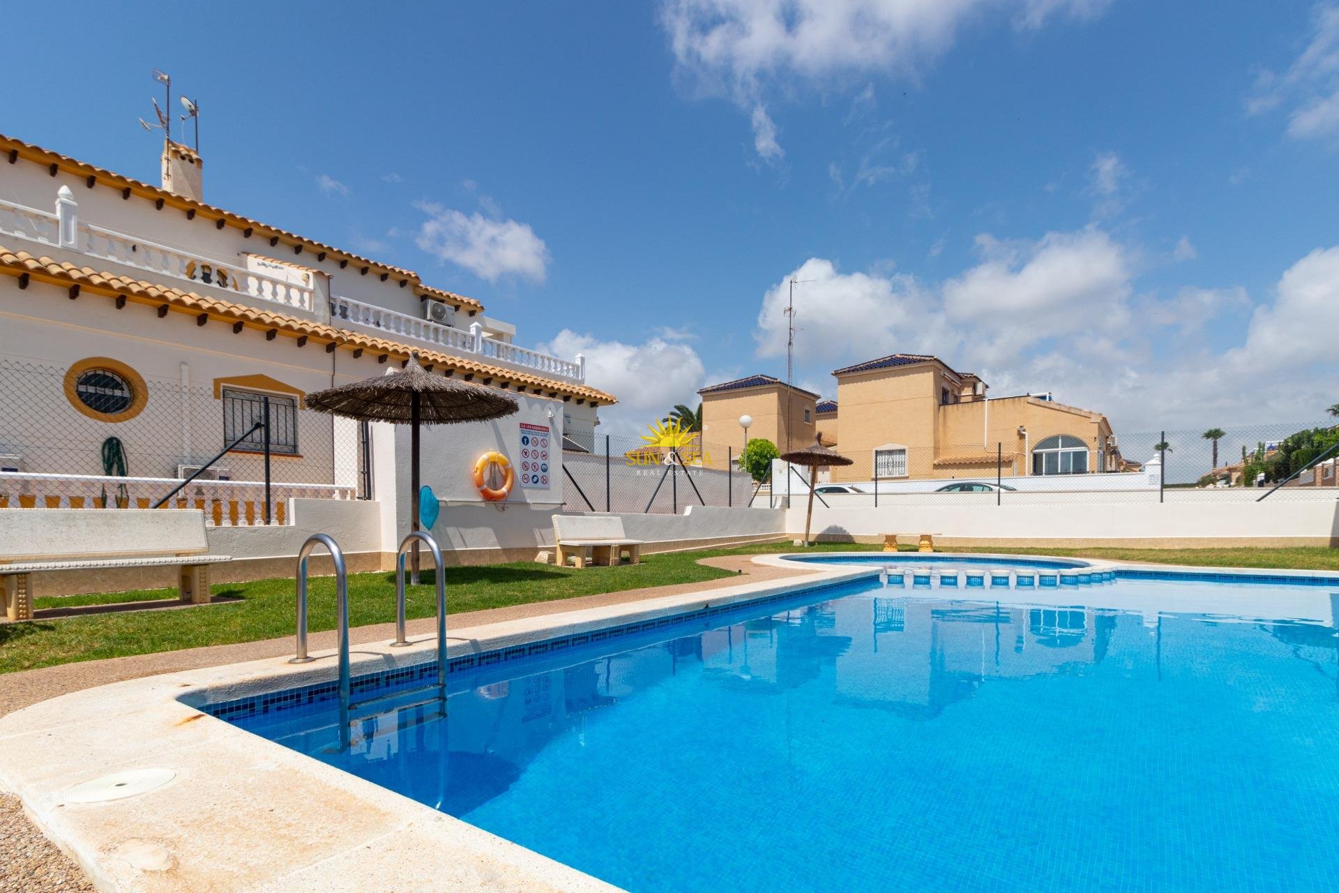 Herverkoop - Villa / Half vrijstaand - Torrevieja - Los altos