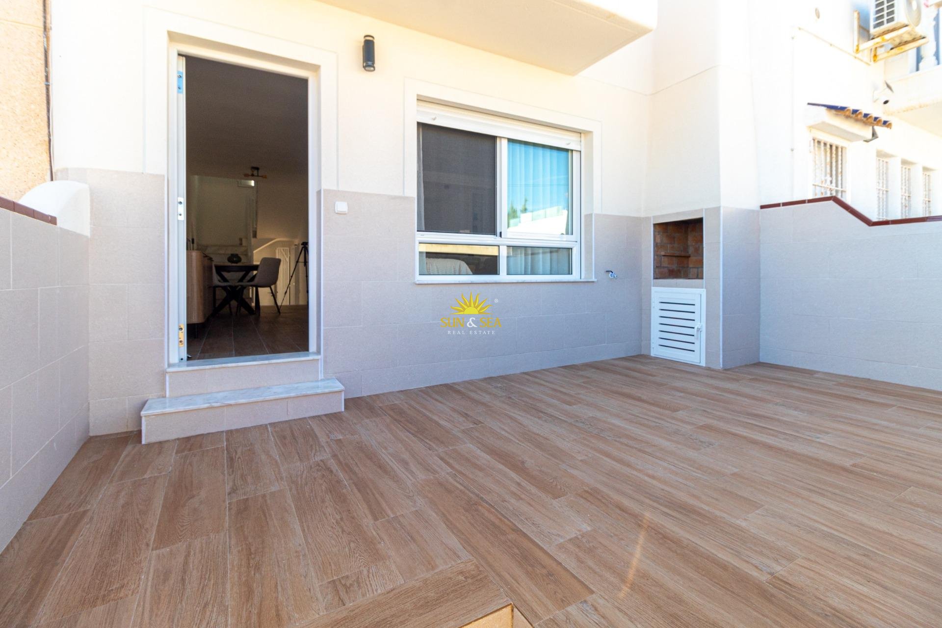 Herverkoop - Villa / Half vrijstaand - Torrevieja - Los Frutales