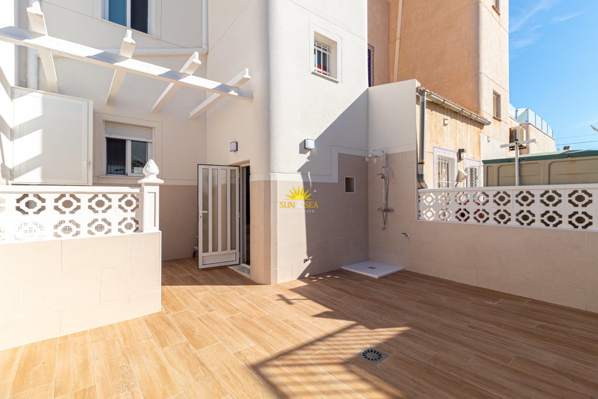 Herverkoop - Villa / Half vrijstaand - Torrevieja - Los Frutales
