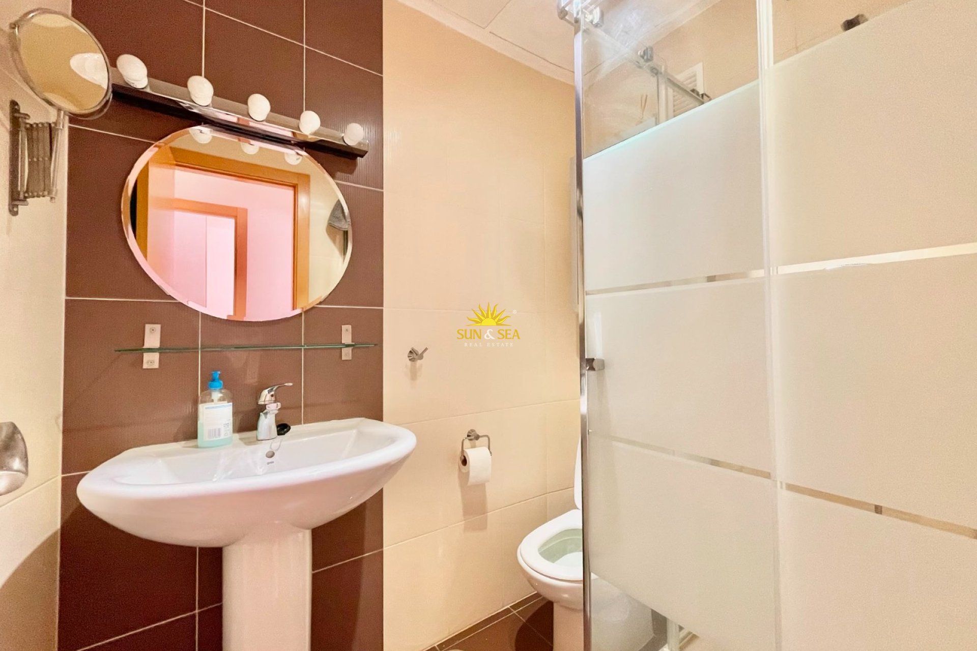 Kurzzeit-Vermietung - Wohnung - 