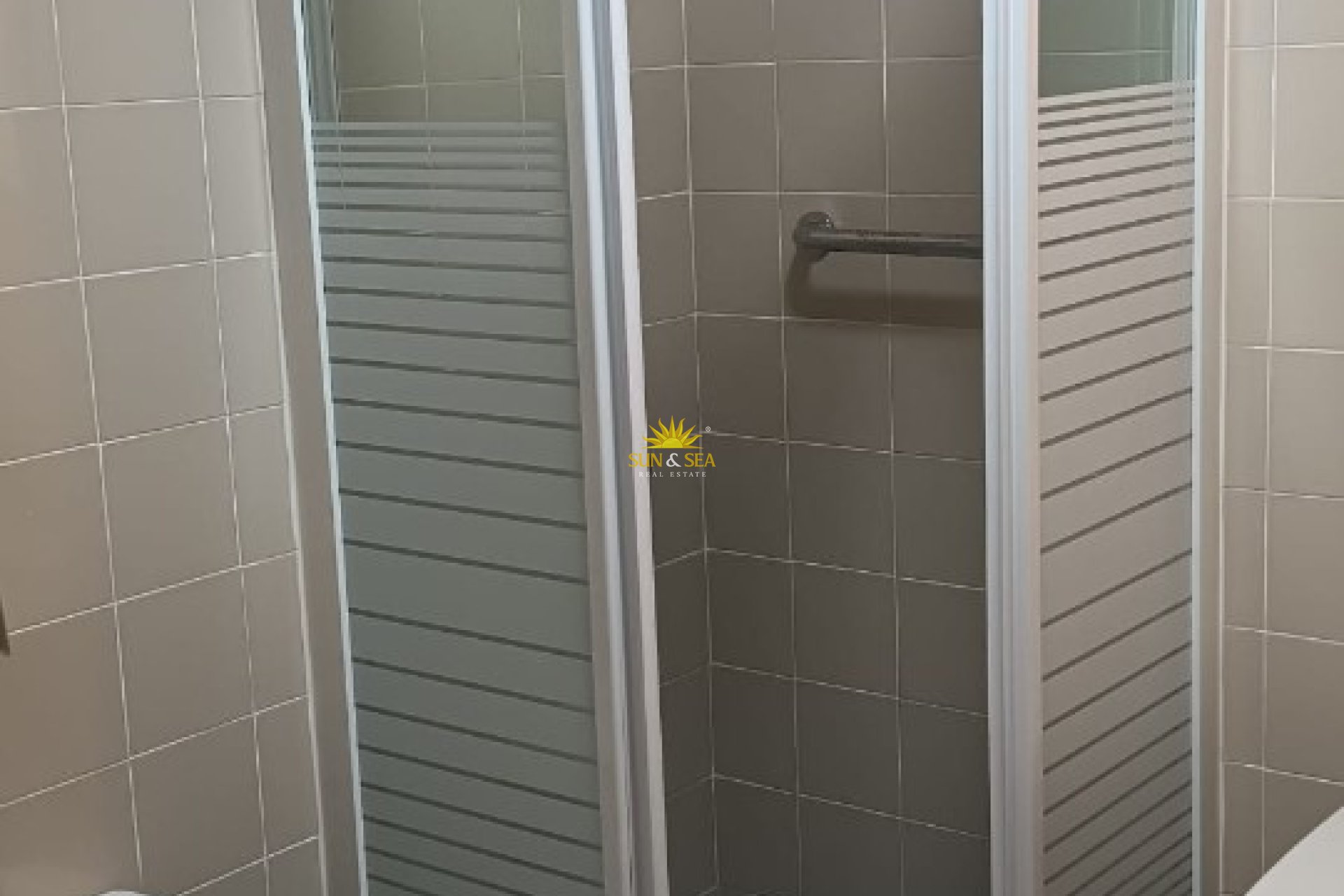 Kurzzeit-Vermietung - Wohnung - 