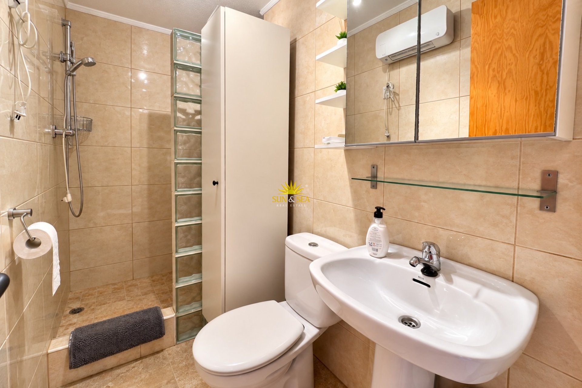 Kurzzeit-Vermietung - Wohnung - 
