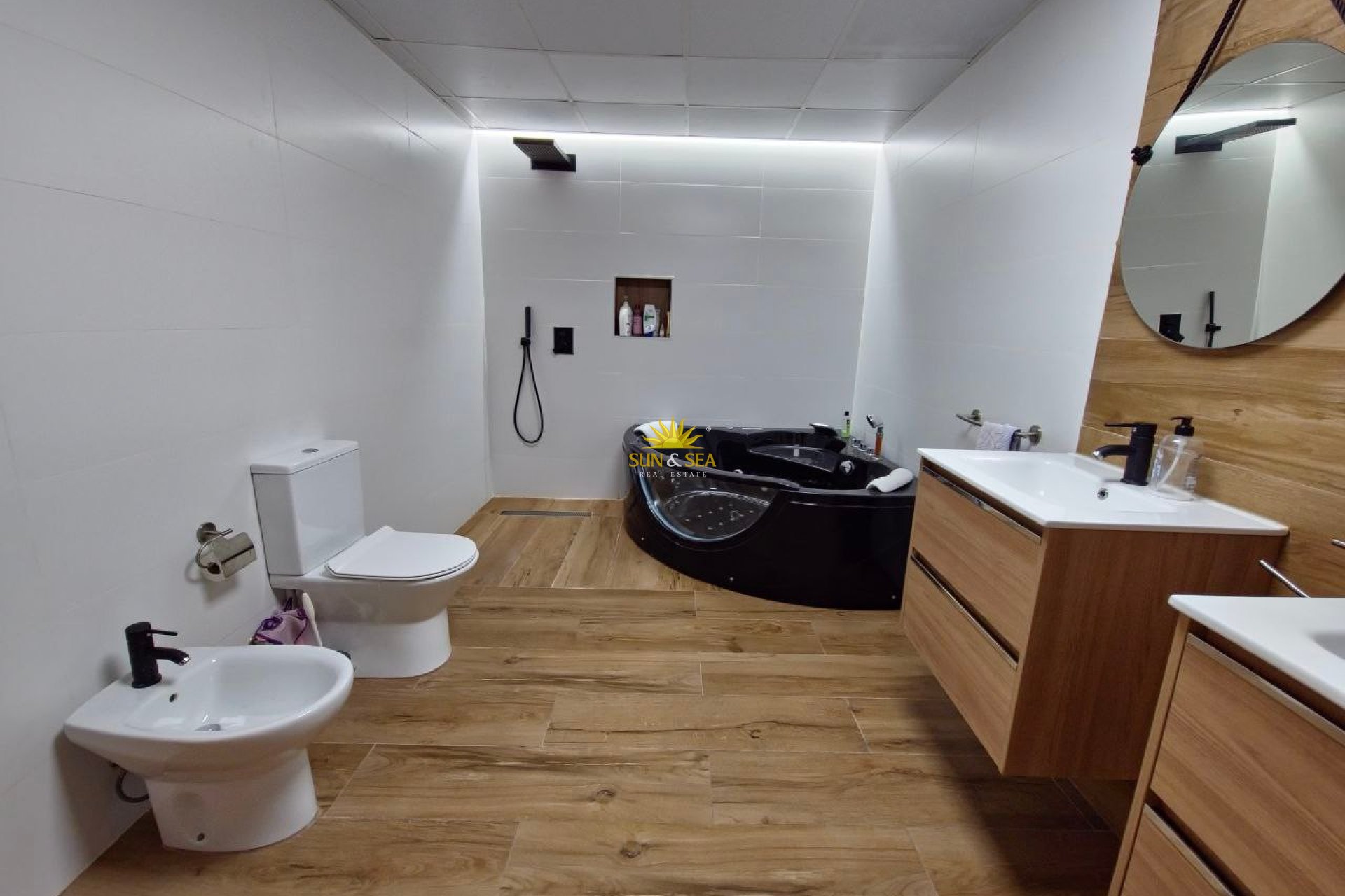 Lange Termijn Verhuur - Appartement - Montesinos