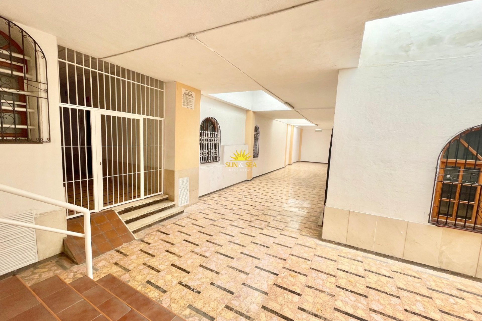 Lange Termijn Verhuur - Commercieel - Torrevieja - Curva del Palangre