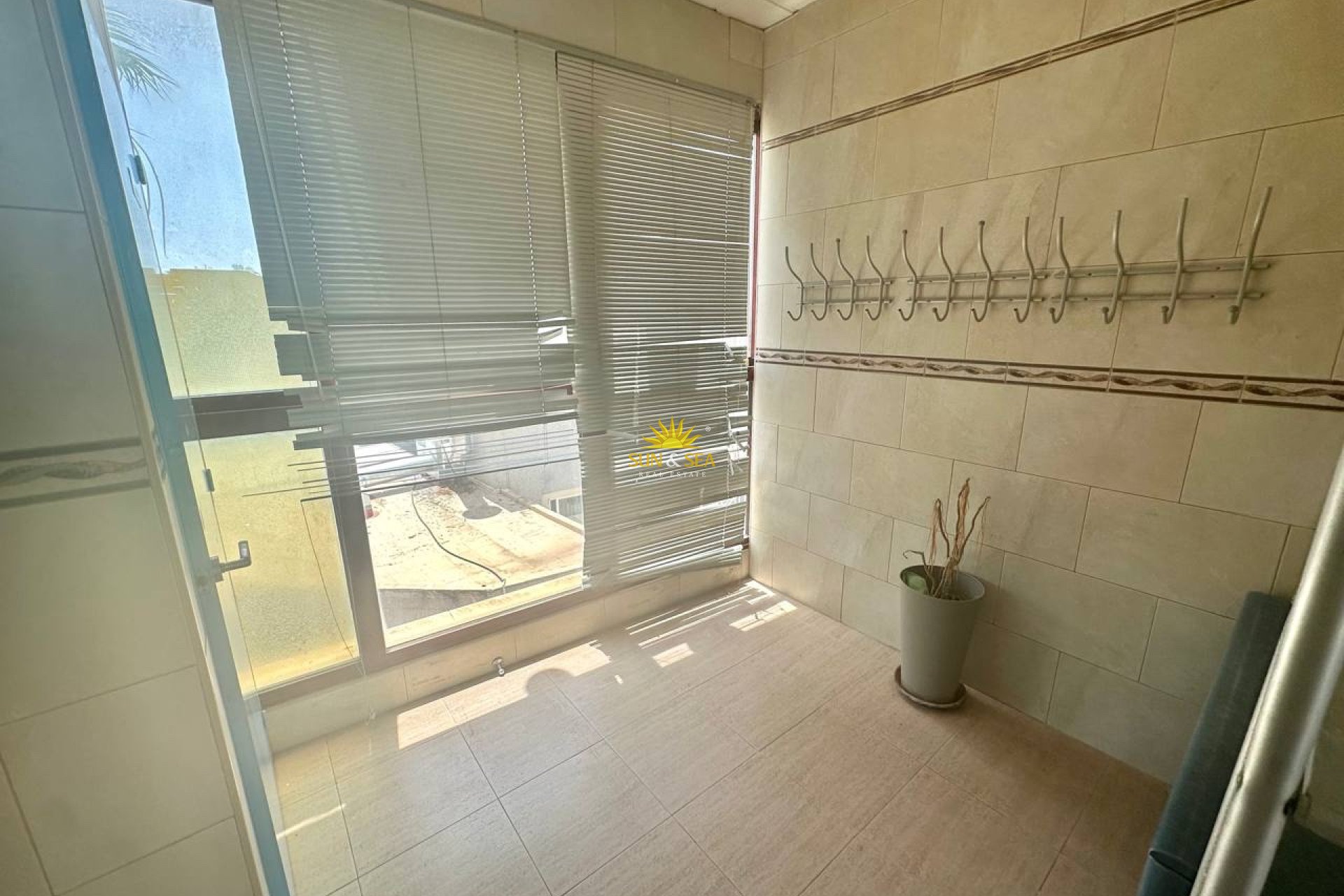Lange Termijn Verhuur - Commercieel - Torrevieja - Los balcones