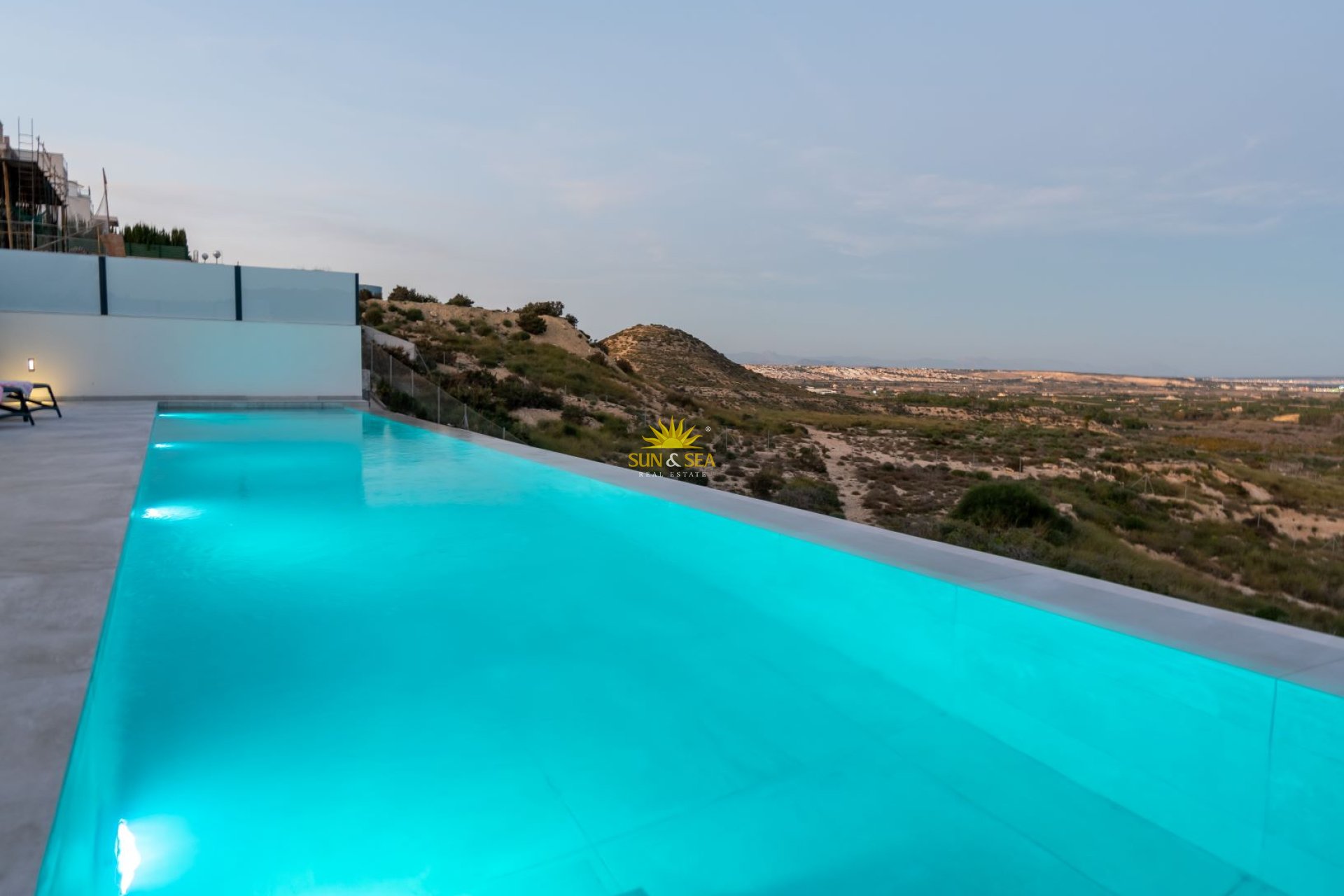 Obra nueva - Chalet - Rojales