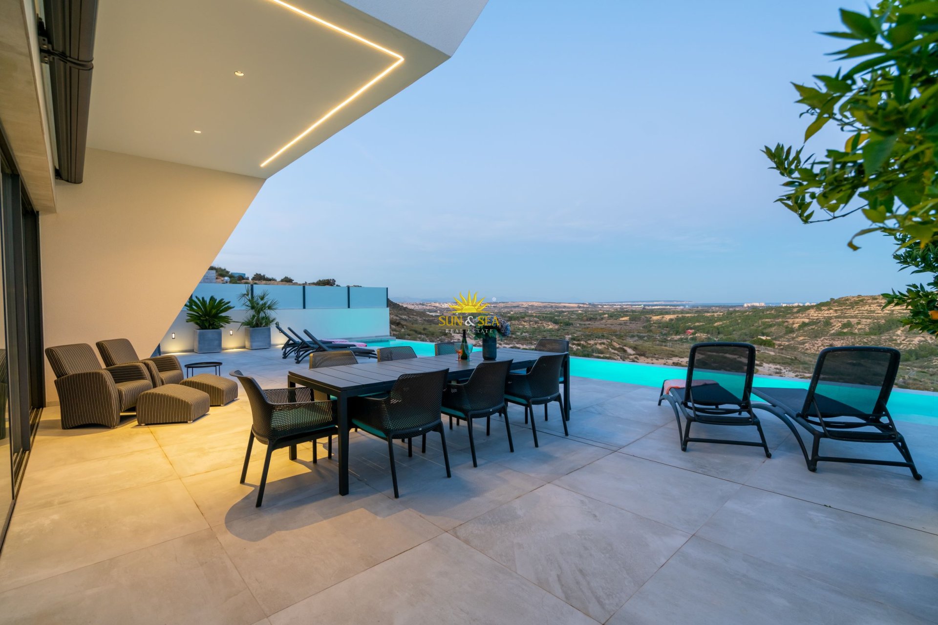 Obra nueva - Chalet - Rojales