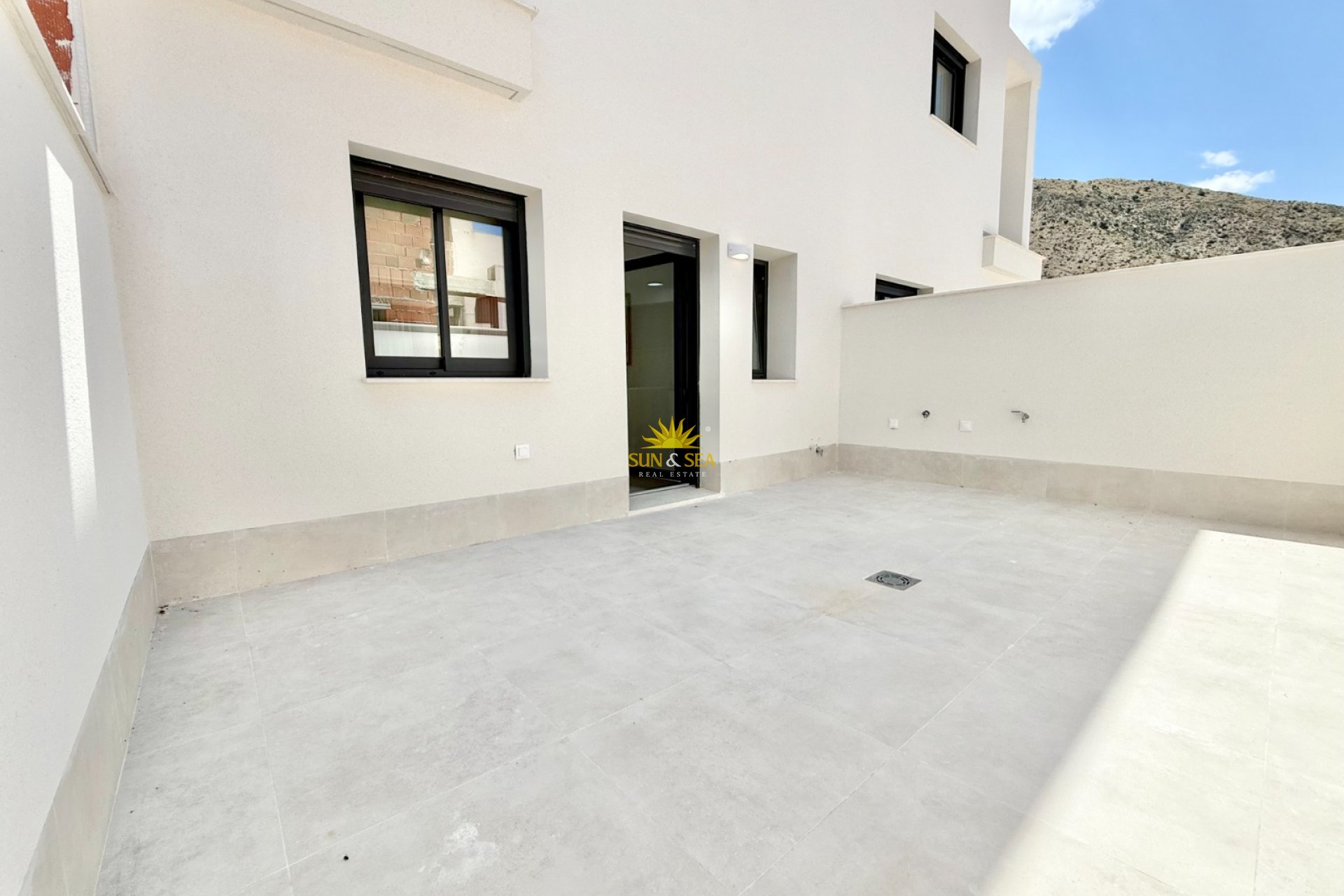 Obra nueva - low-bungalow - Cox