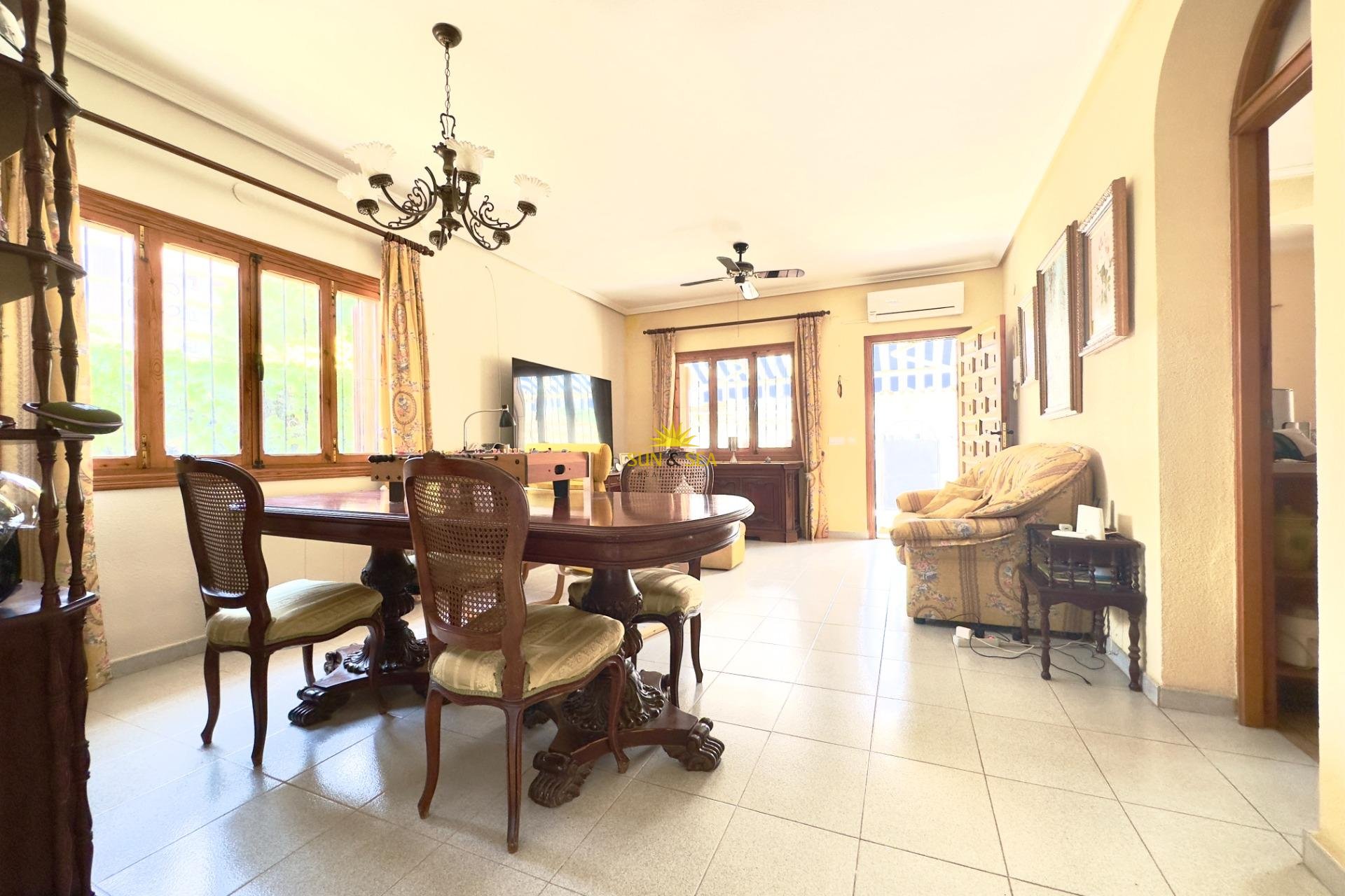 Перепродажа - Villa - Orihuela Costa - La Zenia