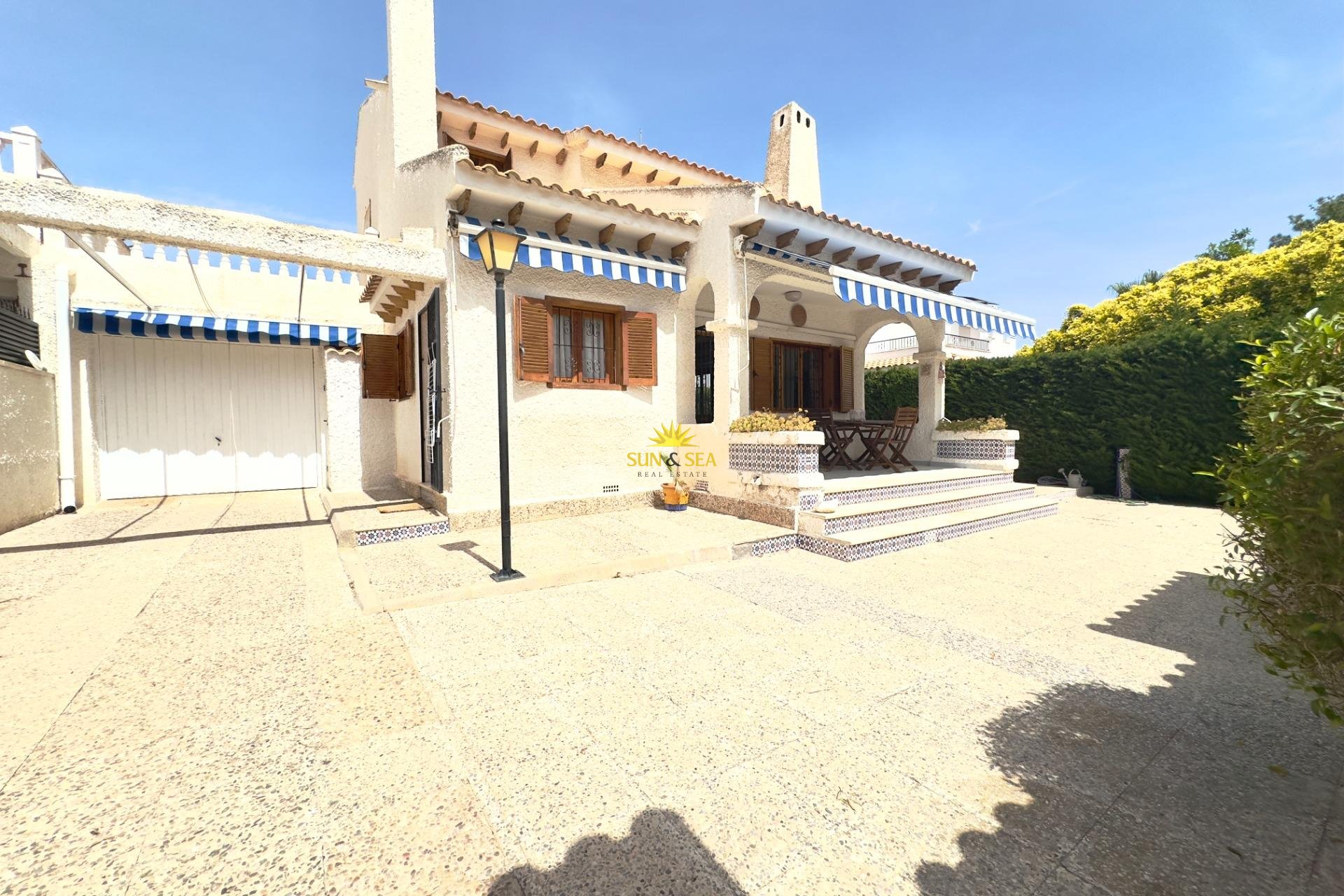 Перепродажа - Villa - Orihuela Costa - La Zenia