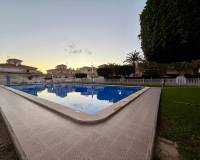 Перепродажа - Villa - Orihuela Costa - Playa Flamenca