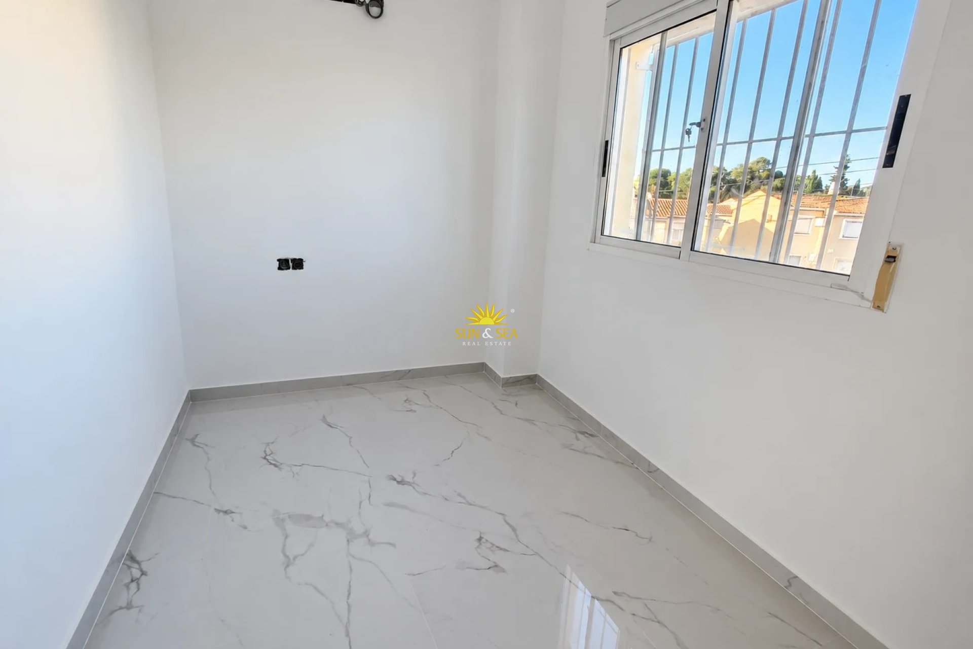 Перепродажа - Villa - Orihuela Costa