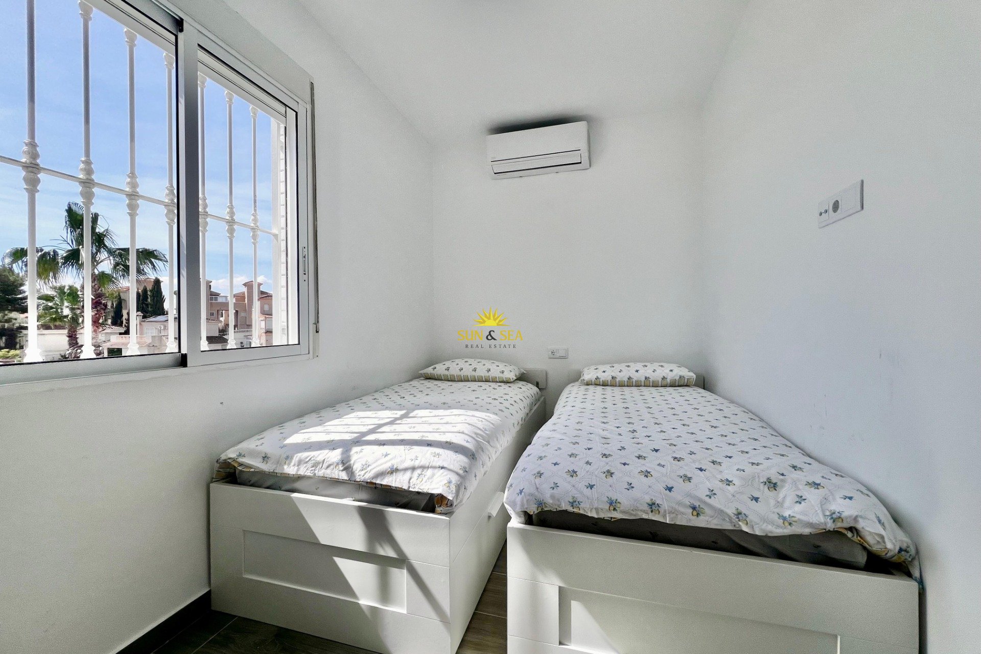 Перепродажа - Villa - San Miguel de Salinas - Las filipinas