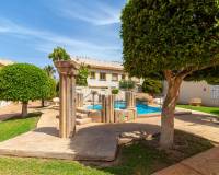 Перепродажа - Villa / Semi detached - Orihuela Costa - Cabo Roig