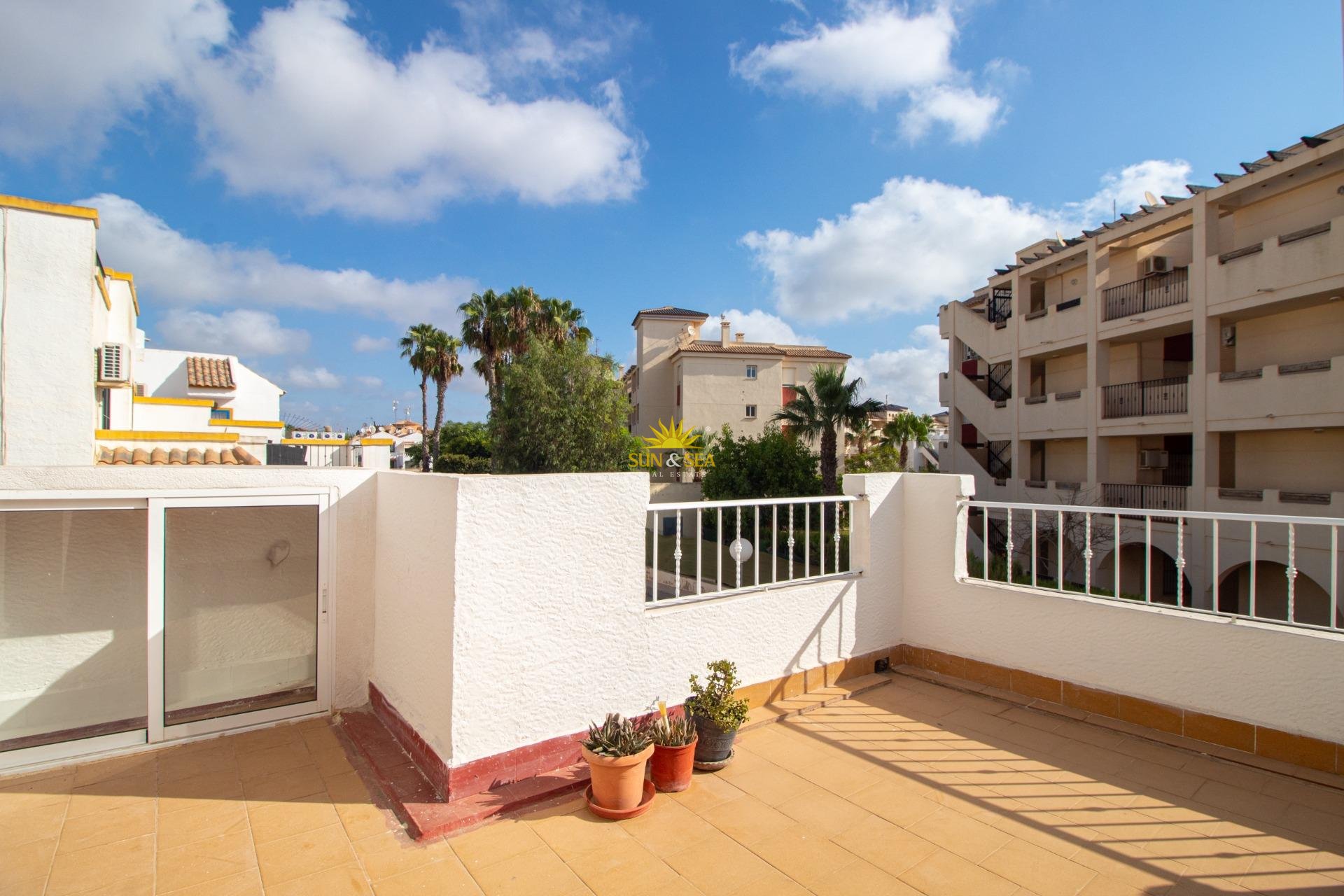 Перепродажа - Villa / Semi detached - Orihuela Costa - La Florida