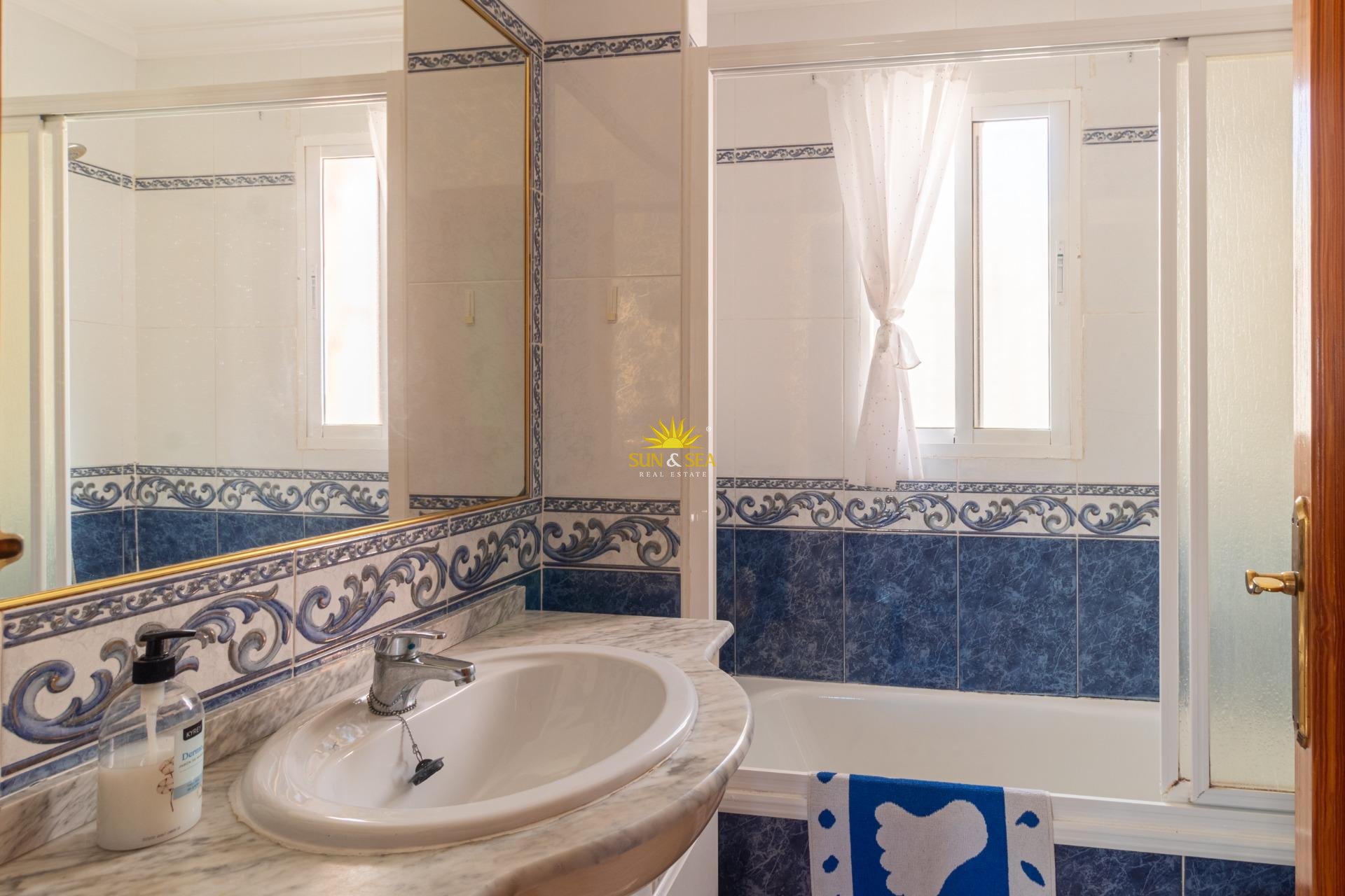 Перепродажа - Villa / Semi detached - Orihuela Costa - La Regia