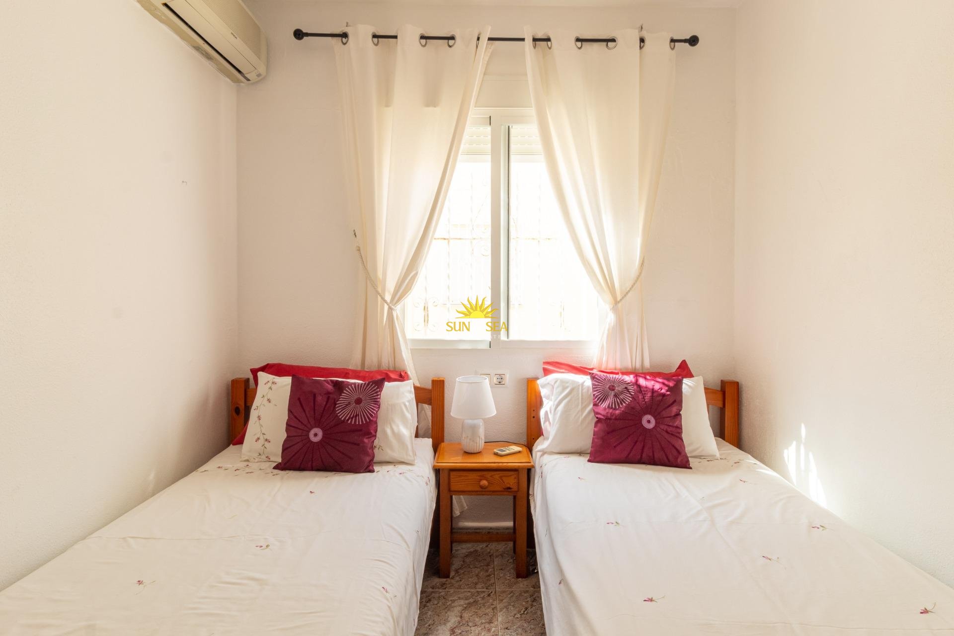Перепродажа - Villa / Semi detached - Orihuela Costa - La Regia