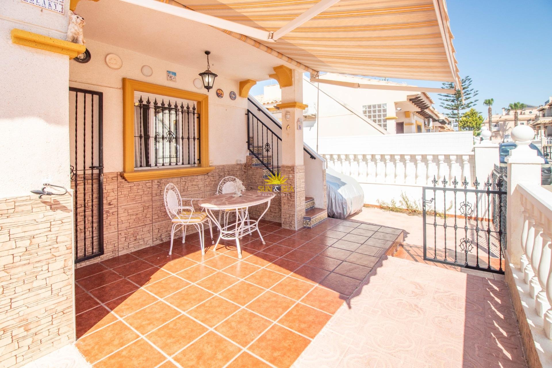 Перепродажа - Villa / Semi detached - Orihuela Costa - La Zenia