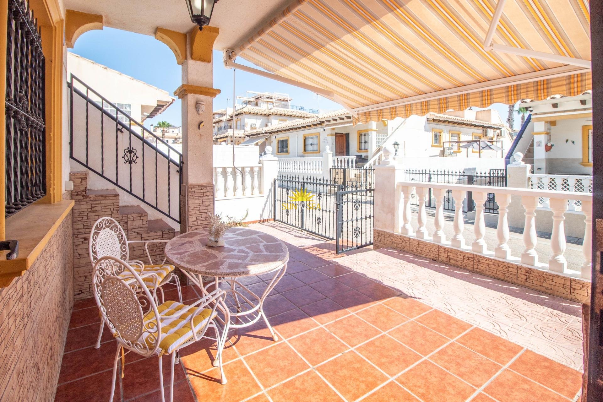 Перепродажа - Villa / Semi detached - Orihuela Costa - La Zenia