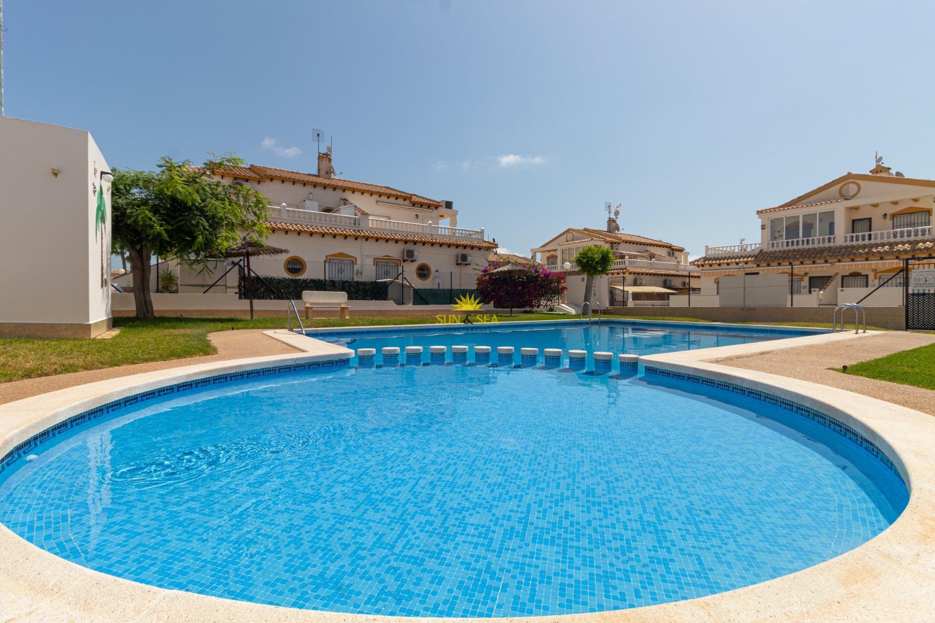 Перепродажа - Villa / Semi detached - Torrevieja - Los altos