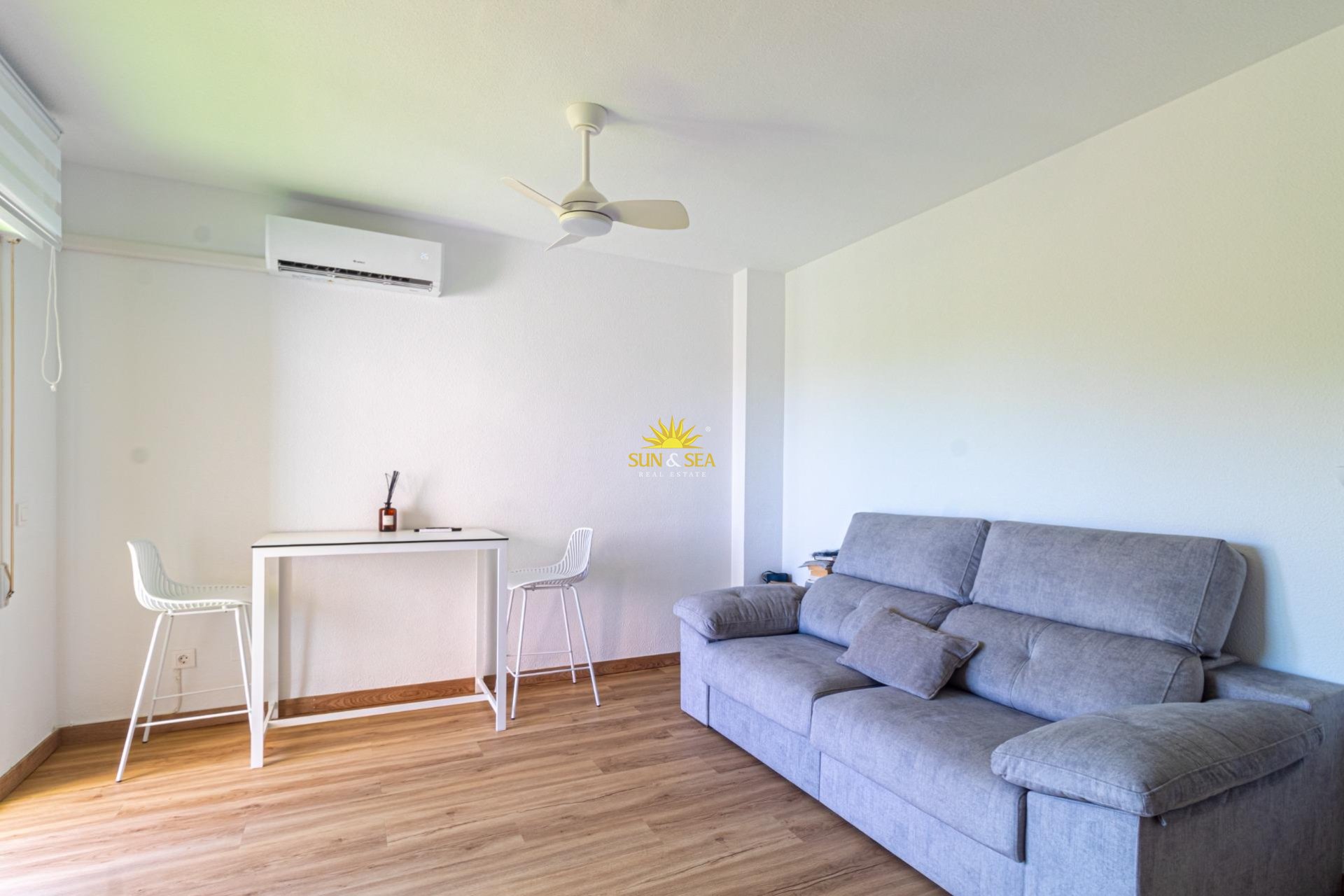 Resale - Apartment - Orihuela Costa - Campoamor