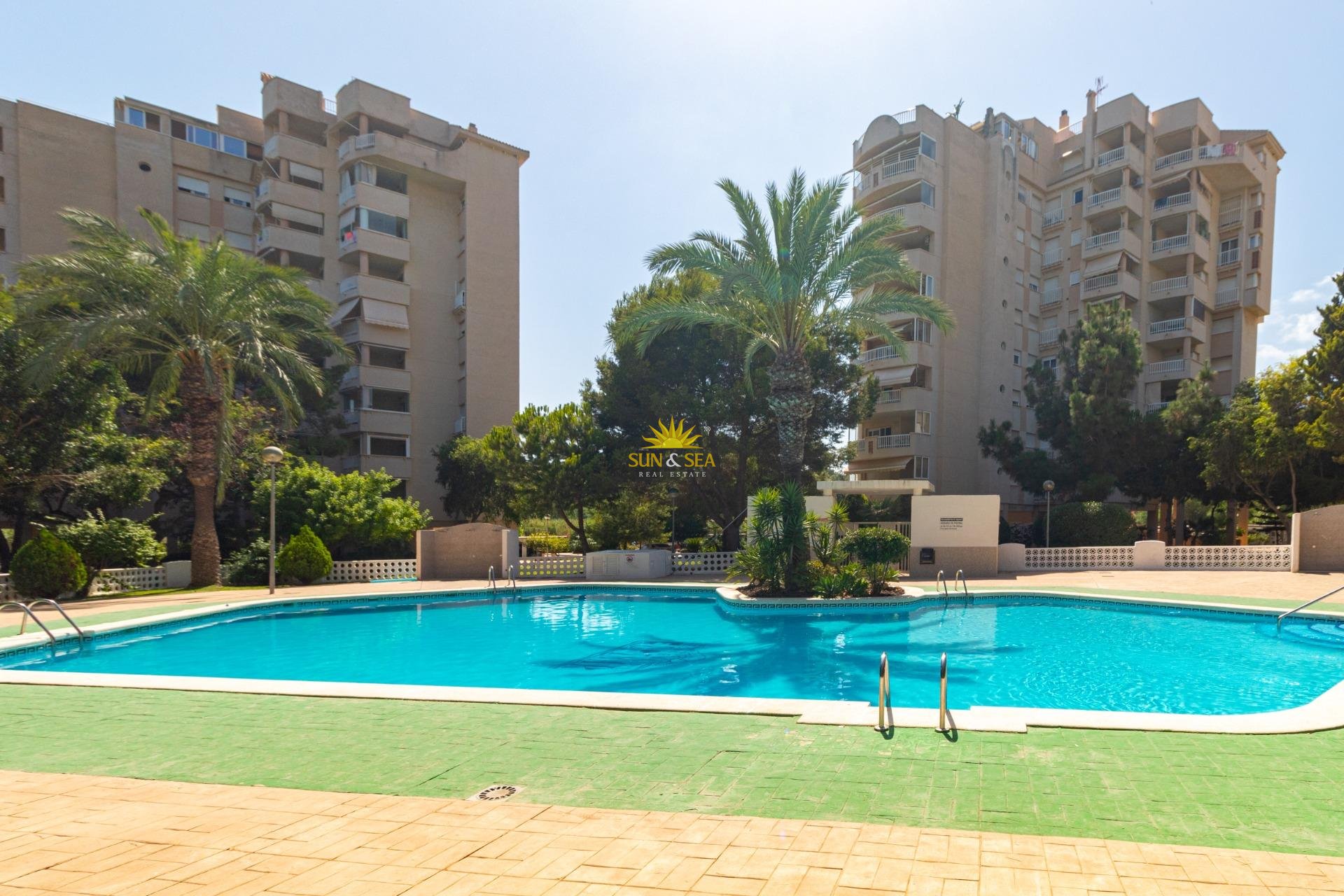 Resale - Apartment - Orihuela Costa - Campoamor