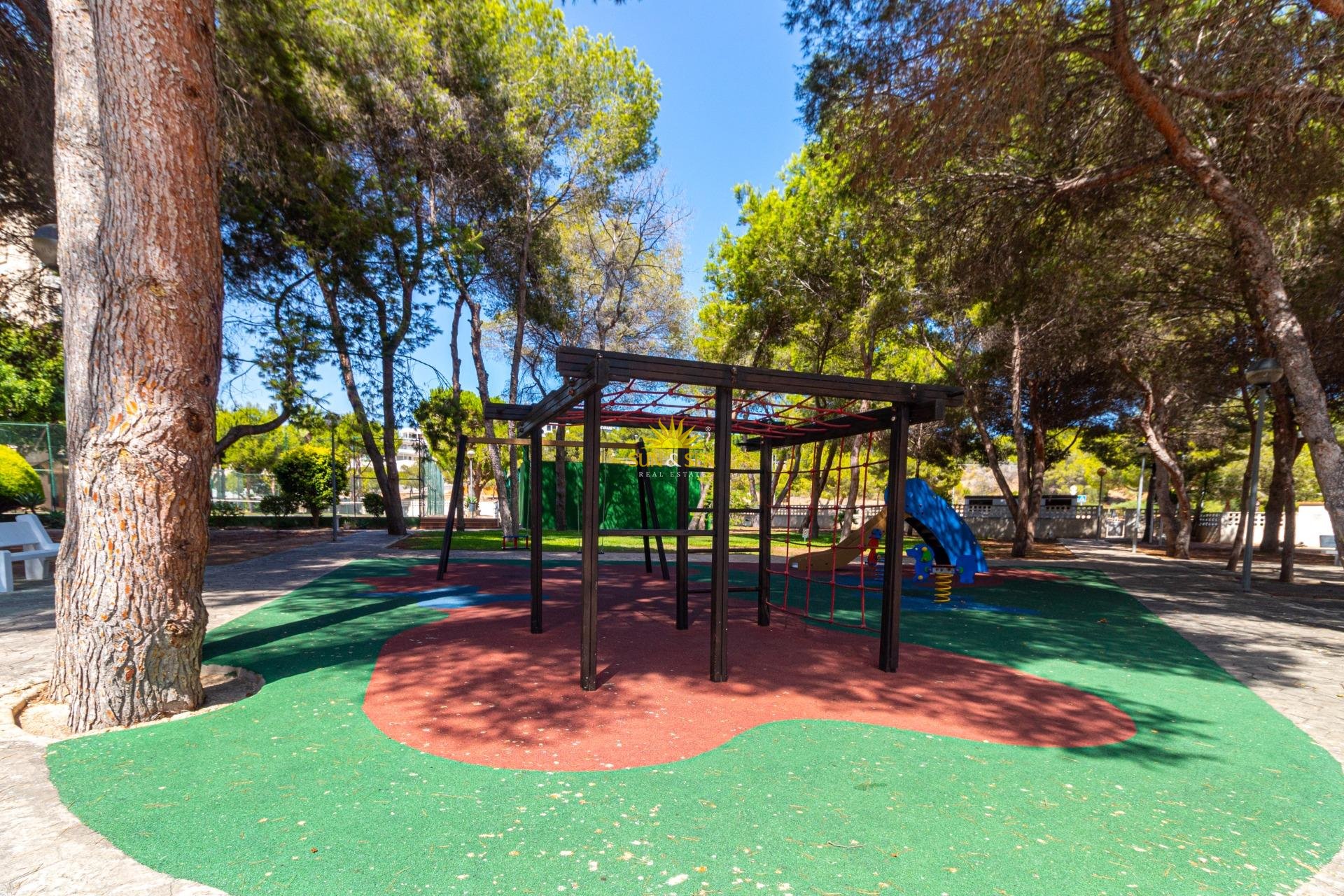 Resale - Apartment - Orihuela Costa - Campoamor