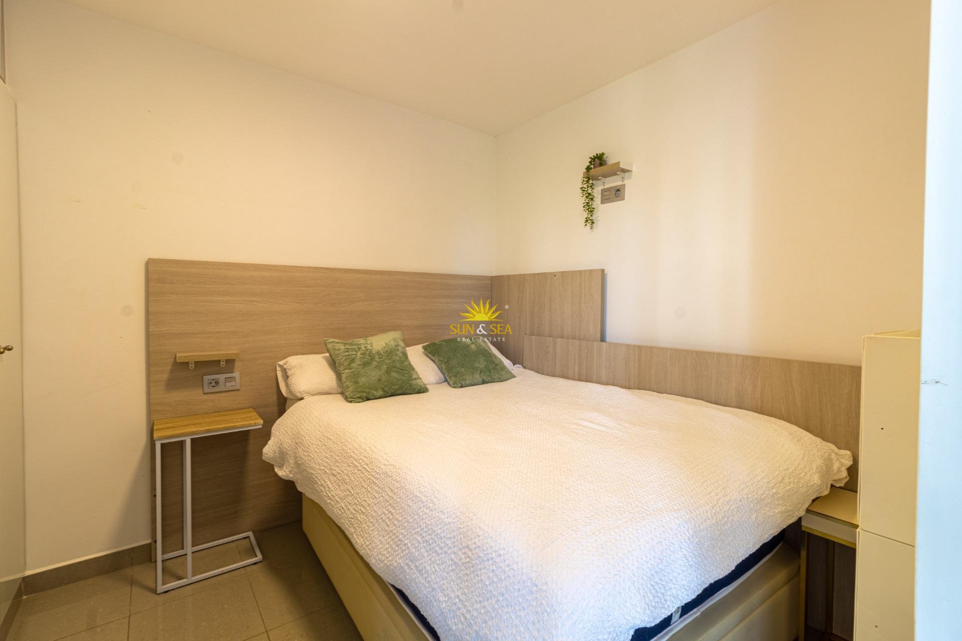 Resale - Apartment - Orihuela Costa - Campoamor