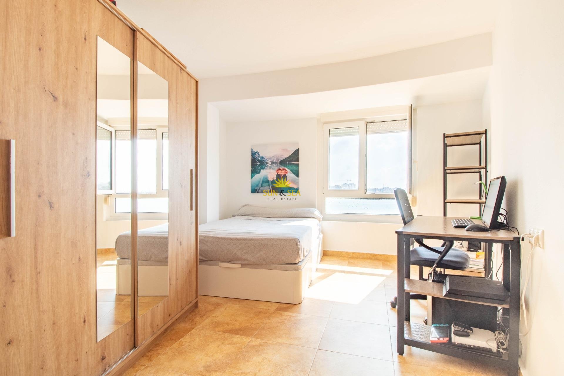 Resale - Apartment - Torrevieja - Acequion