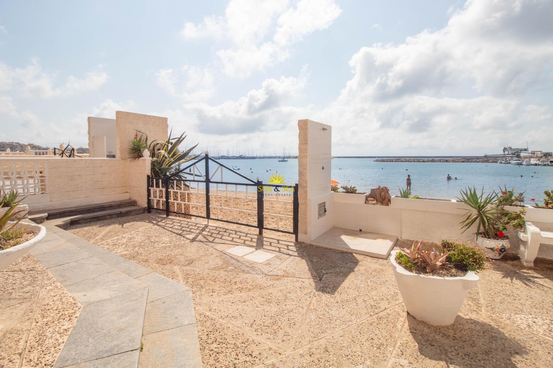 Resale - Apartment - Torrevieja - Acequion