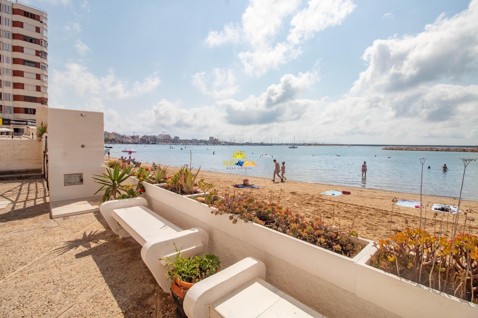 Resale - Apartment - Torrevieja - Acequion