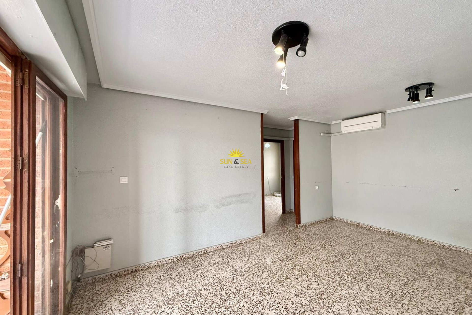 Resale - Apartment - Torrevieja - Acequion