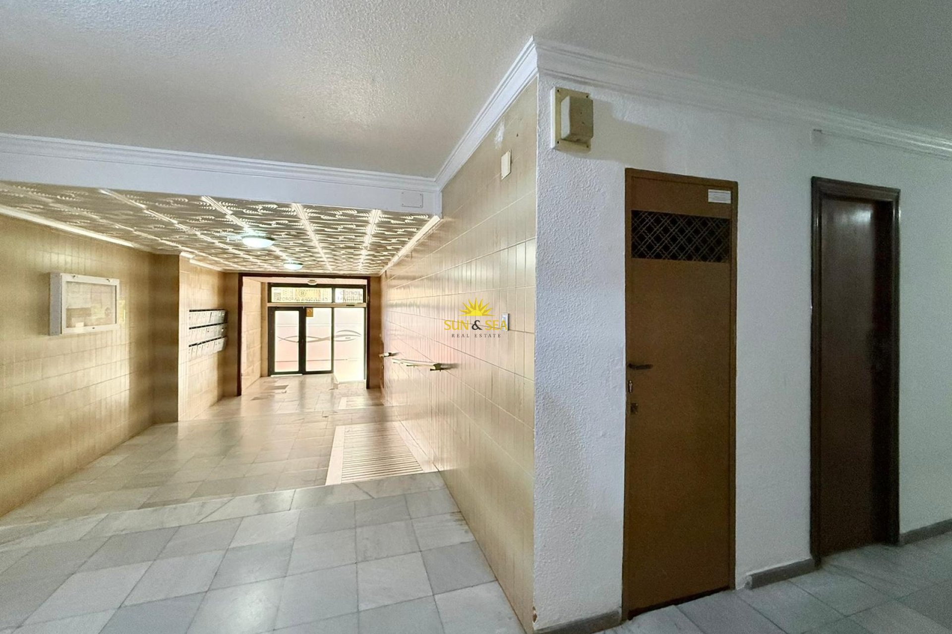 Resale - Apartment - Torrevieja - Acequion