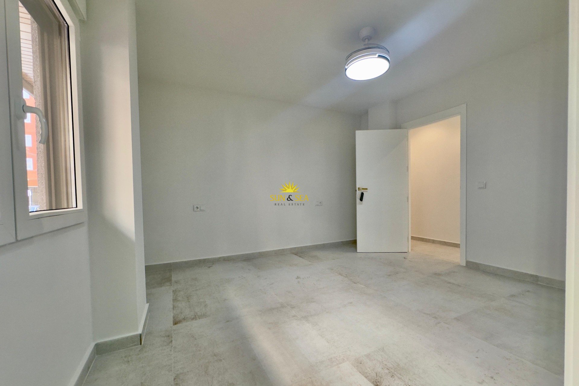 Resale - Apartment - Torrevieja - Acequion