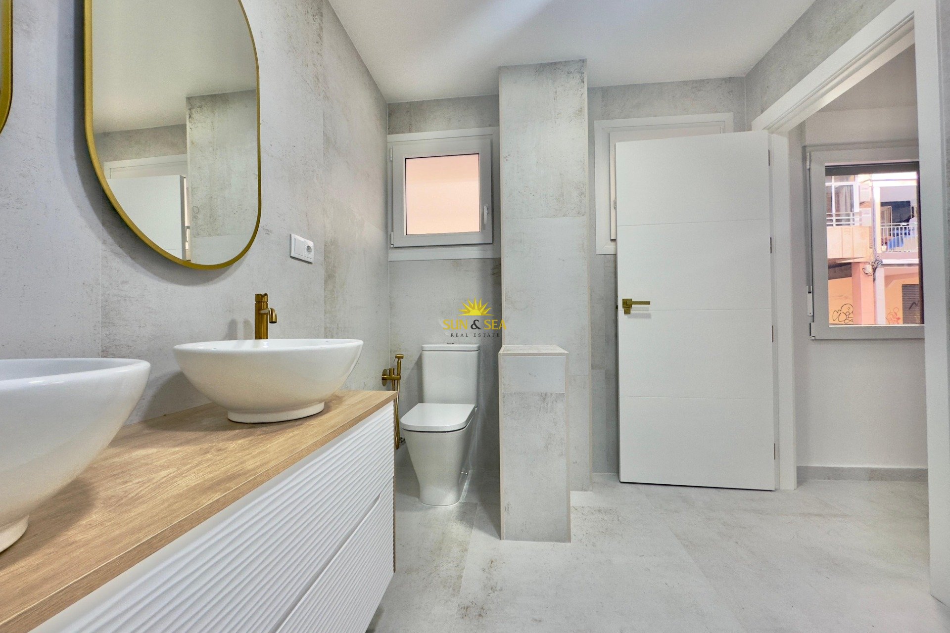 Resale - Apartment - Torrevieja - Acequion