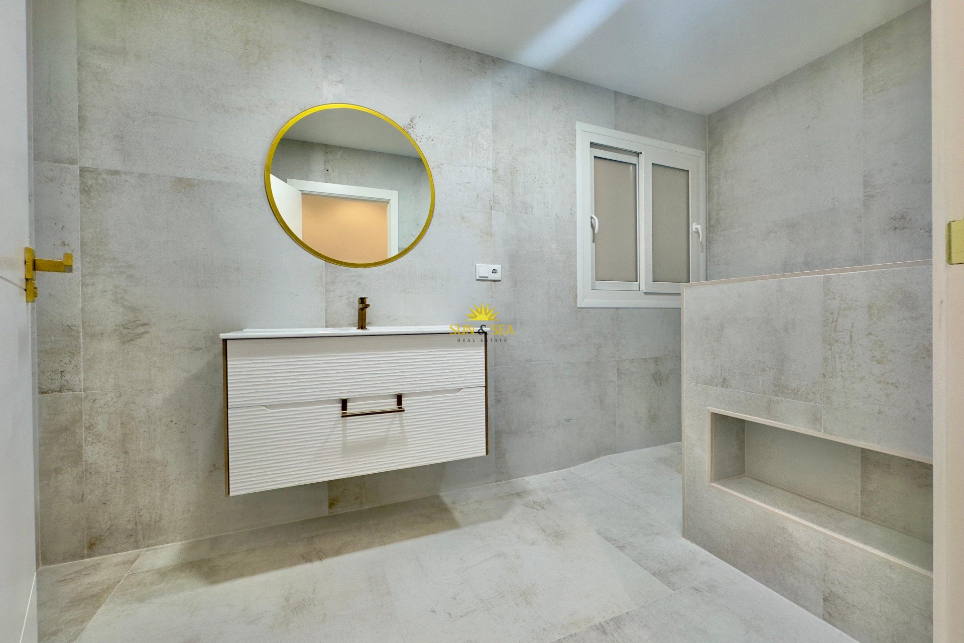 Resale - Apartment - Torrevieja - Acequion