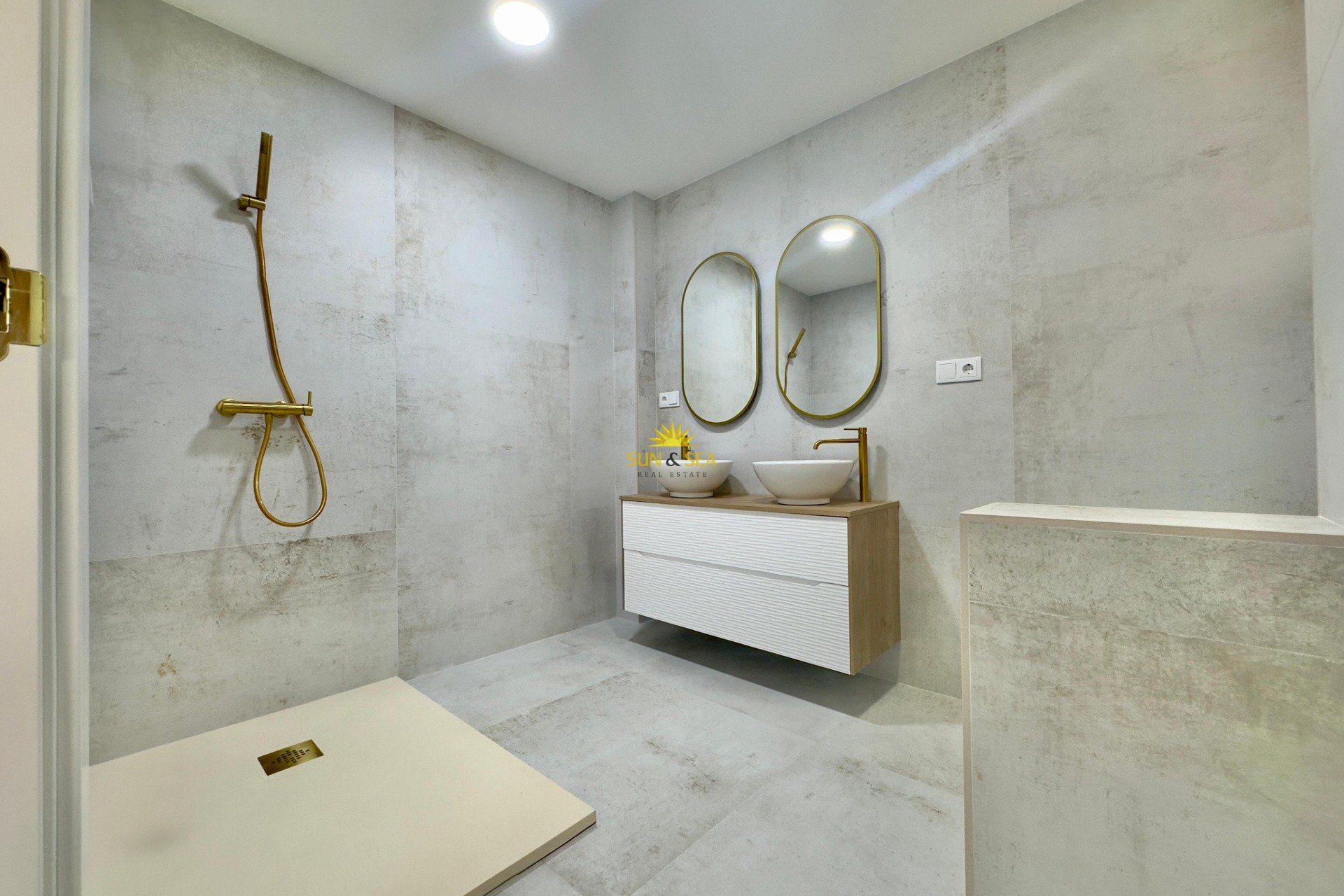 Resale - Apartment - Torrevieja - Acequion