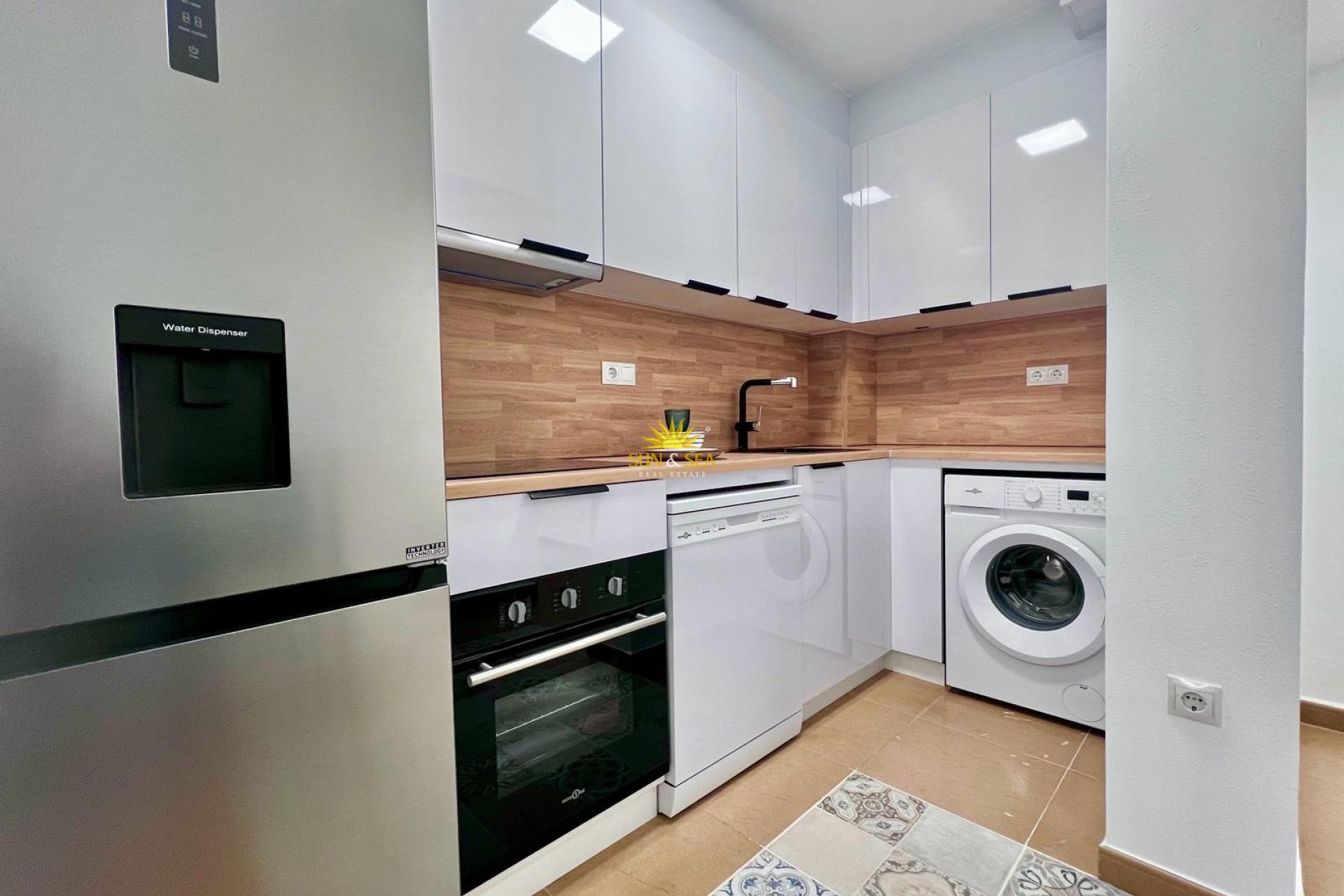 Resale - Apartment - Torrevieja - Acequion