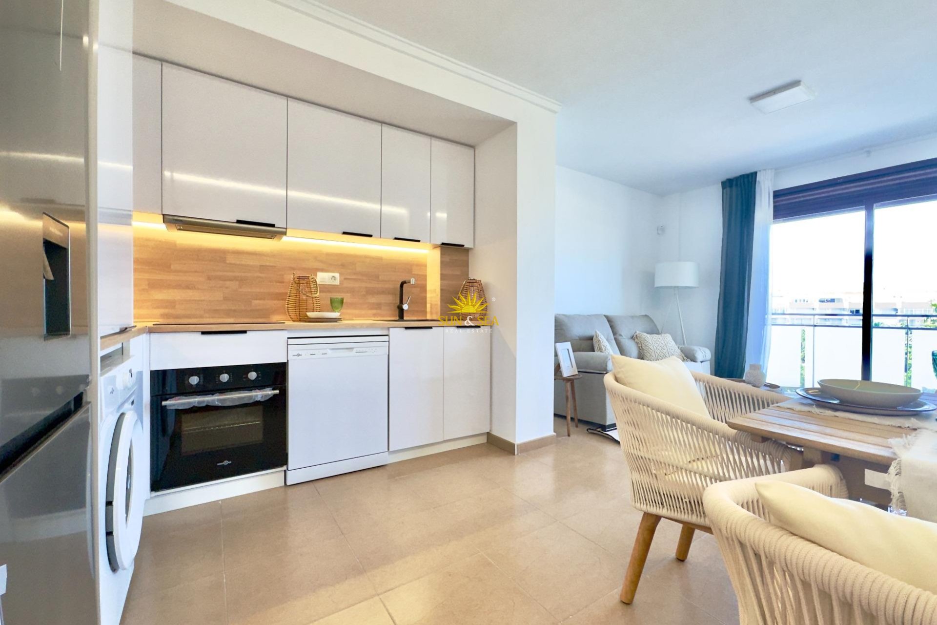 Resale - Apartment - Torrevieja - Acequion