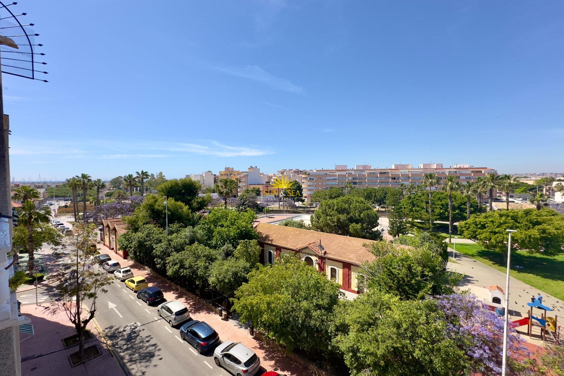 Resale - Apartment - Torrevieja - Acequion