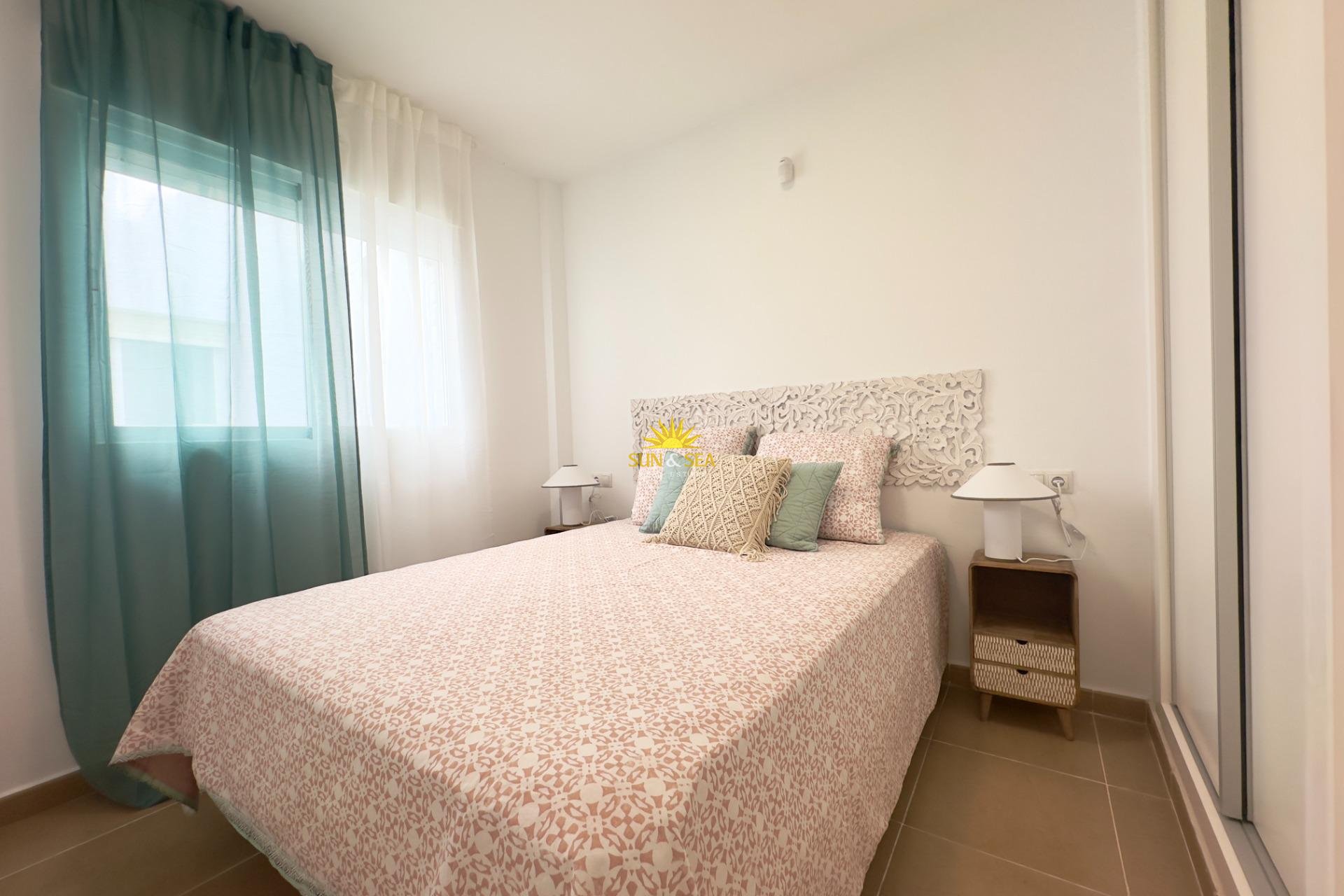 Resale - Apartment - Torrevieja - Acequion