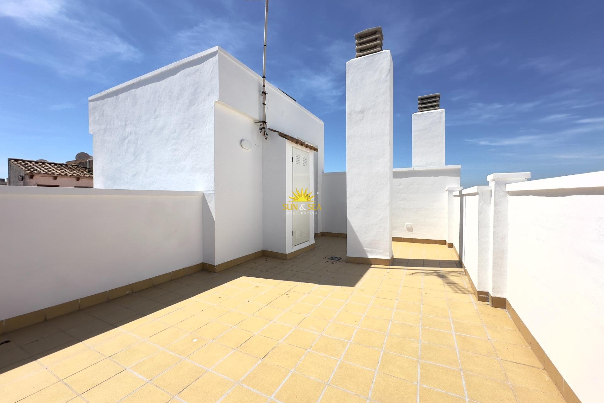 Resale - Apartment - Torrevieja - Acequion