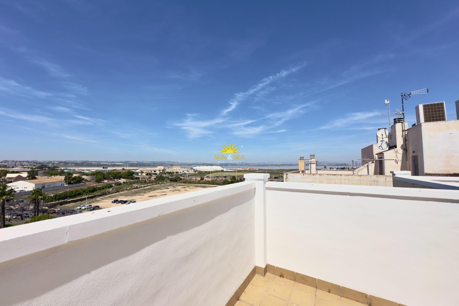 Resale - Apartment - Torrevieja - Acequion