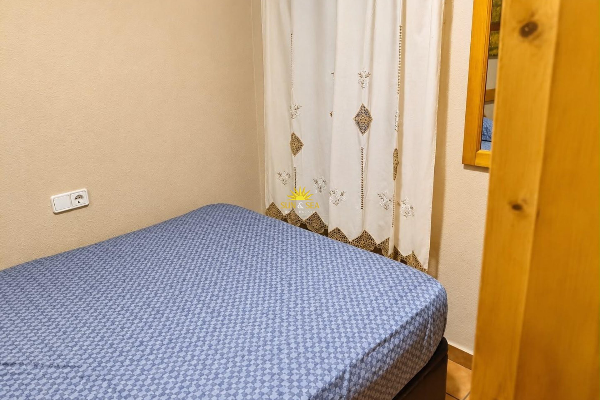 Resale - Apartment - Torrevieja - Acequion