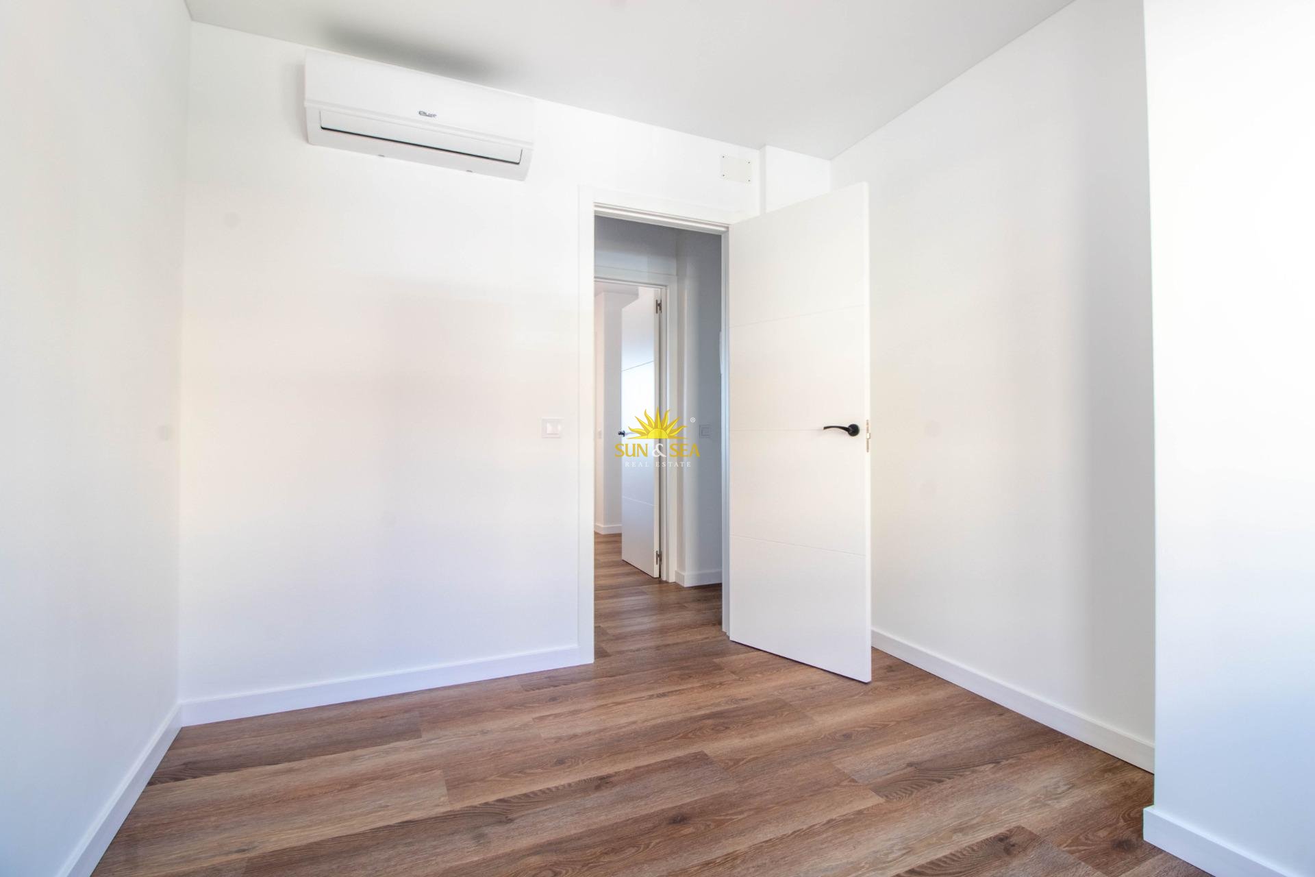 Resale - Apartment - Torrevieja - Acequion