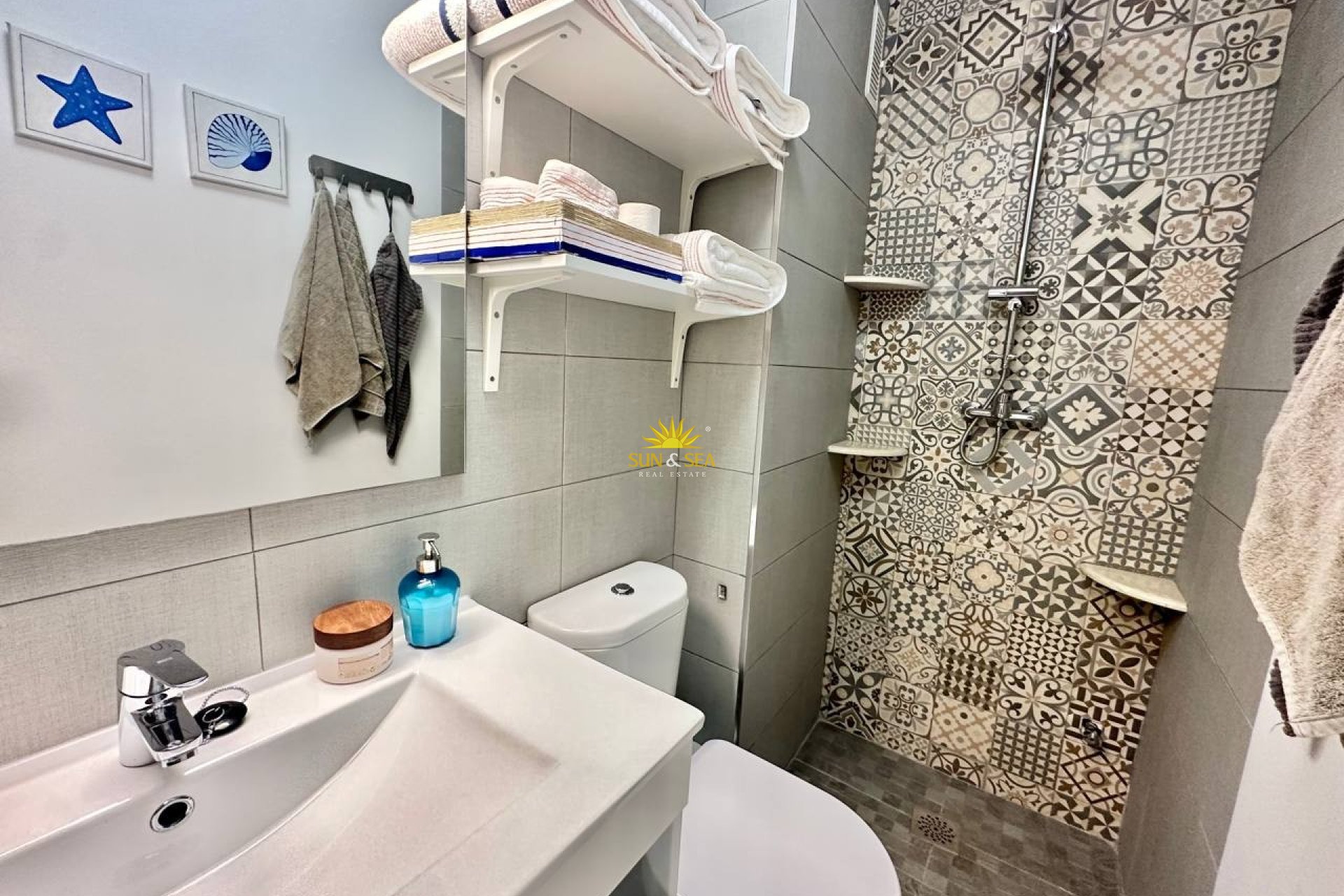 Resale - Apartment - Torrevieja - Acequion