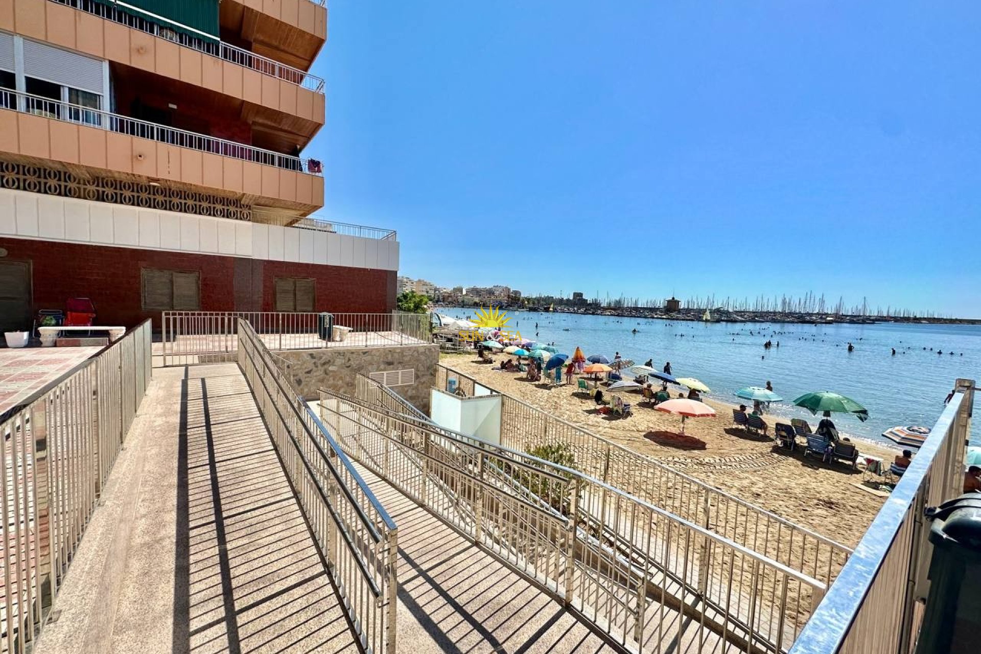 Resale - Apartment - Torrevieja - Acequion