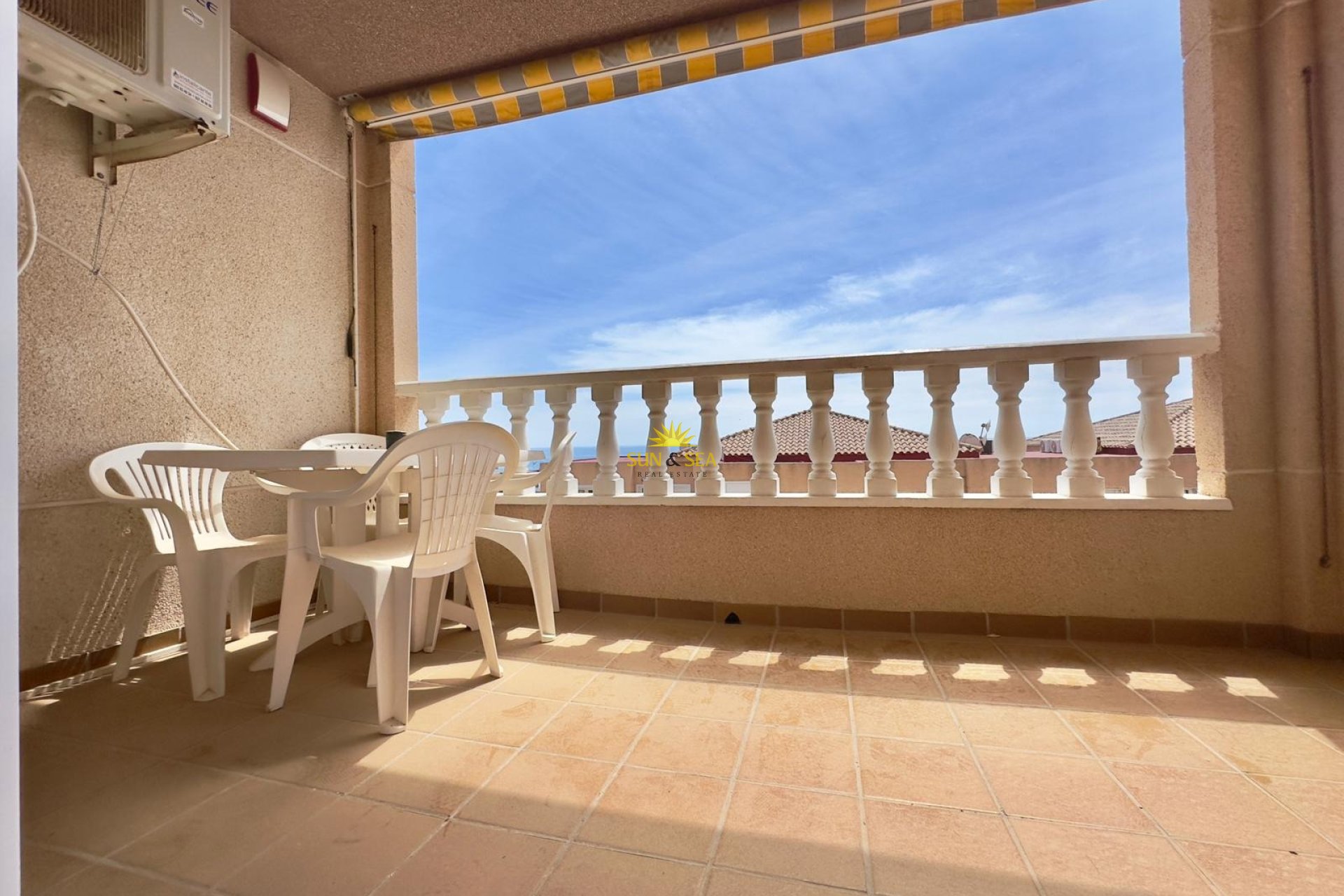 Resale - Apartment - Torrevieja - Cabo Cervera