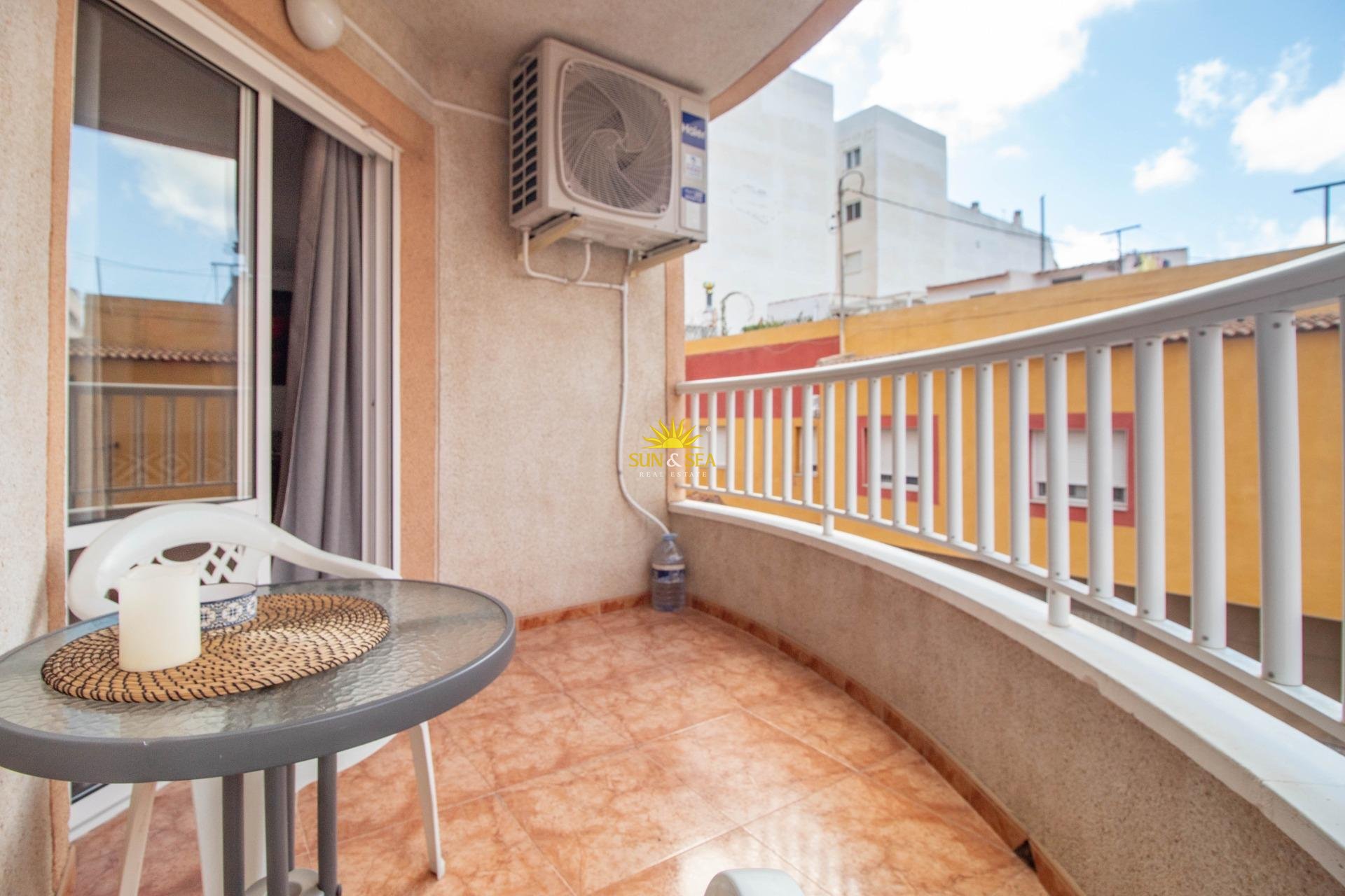 Resale - Apartment - Torrevieja - Centro