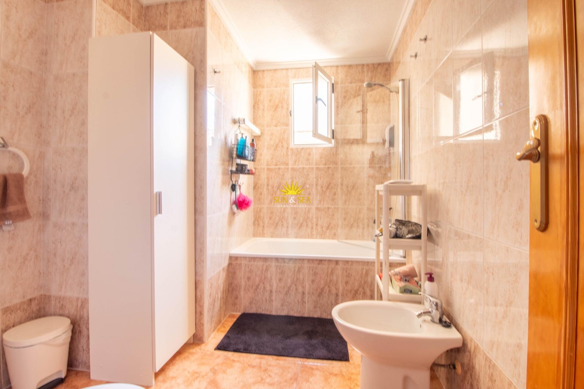 Resale - Apartment - Torrevieja - Centro